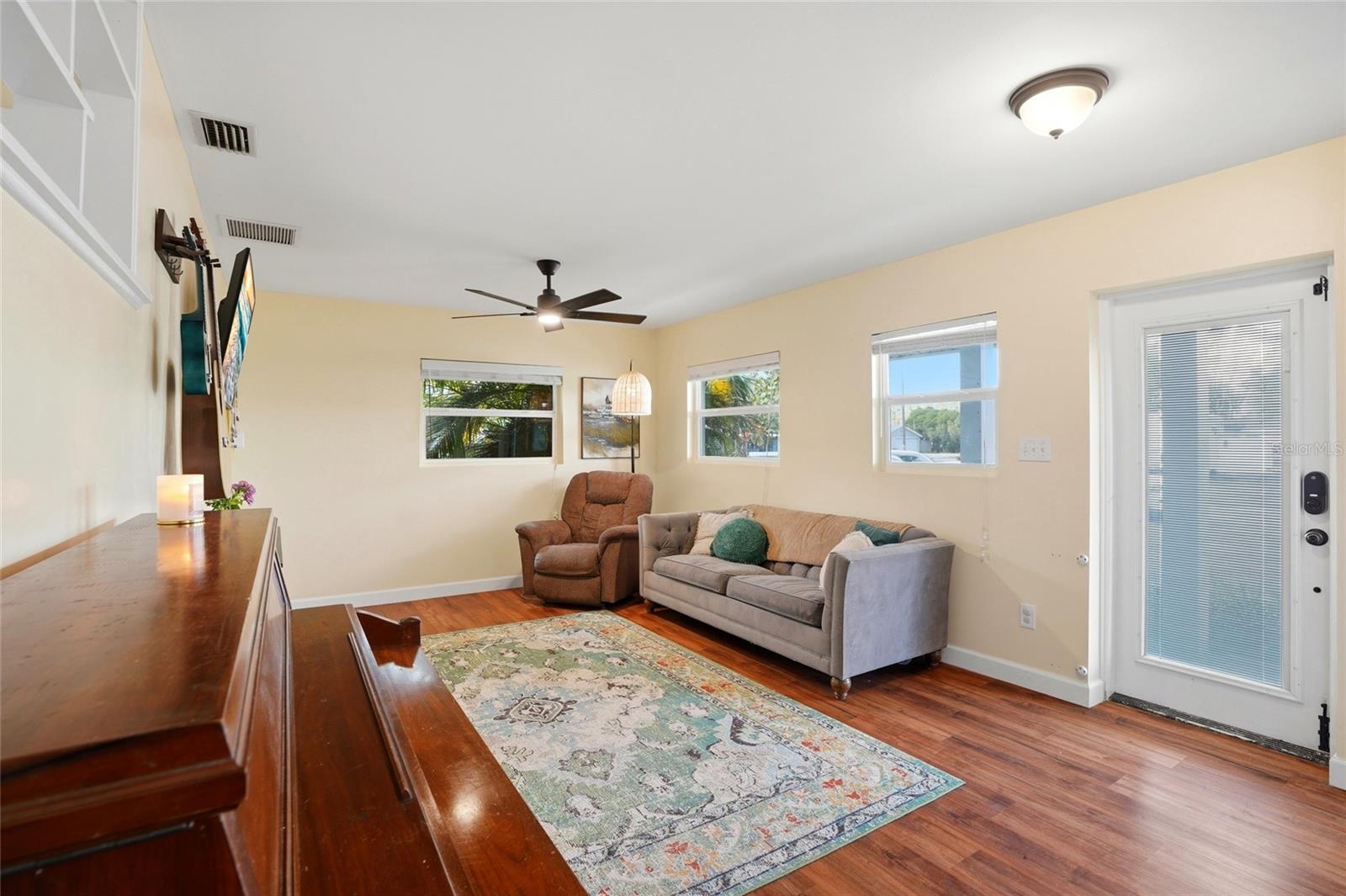 Image 13 of 40 For 5517 Pershing Street Ne