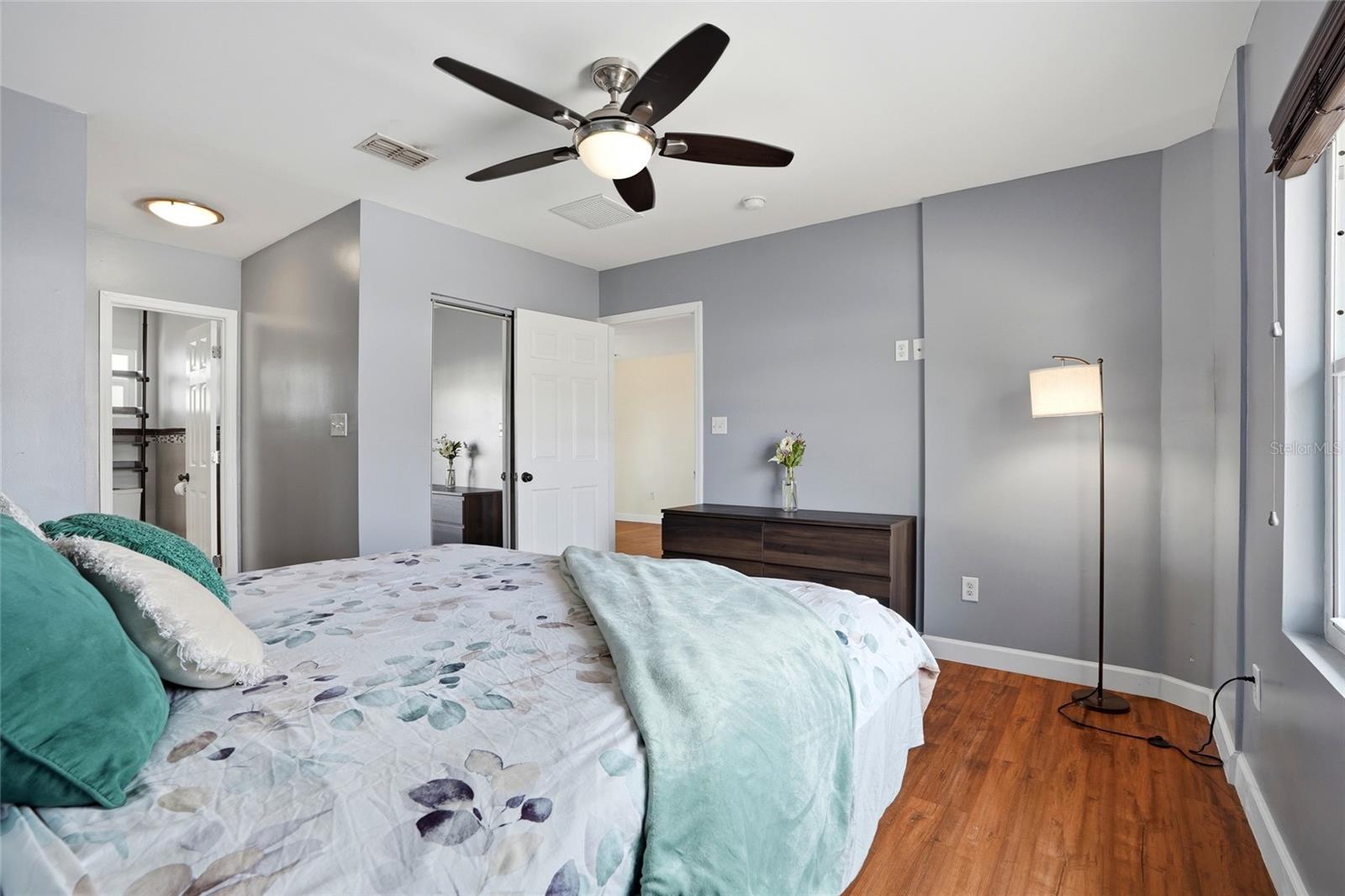 Image 19 of 40 For 5517 Pershing Street Ne