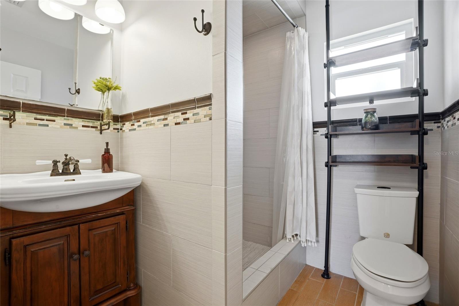 Image 20 of 40 For 5517 Pershing Street Ne