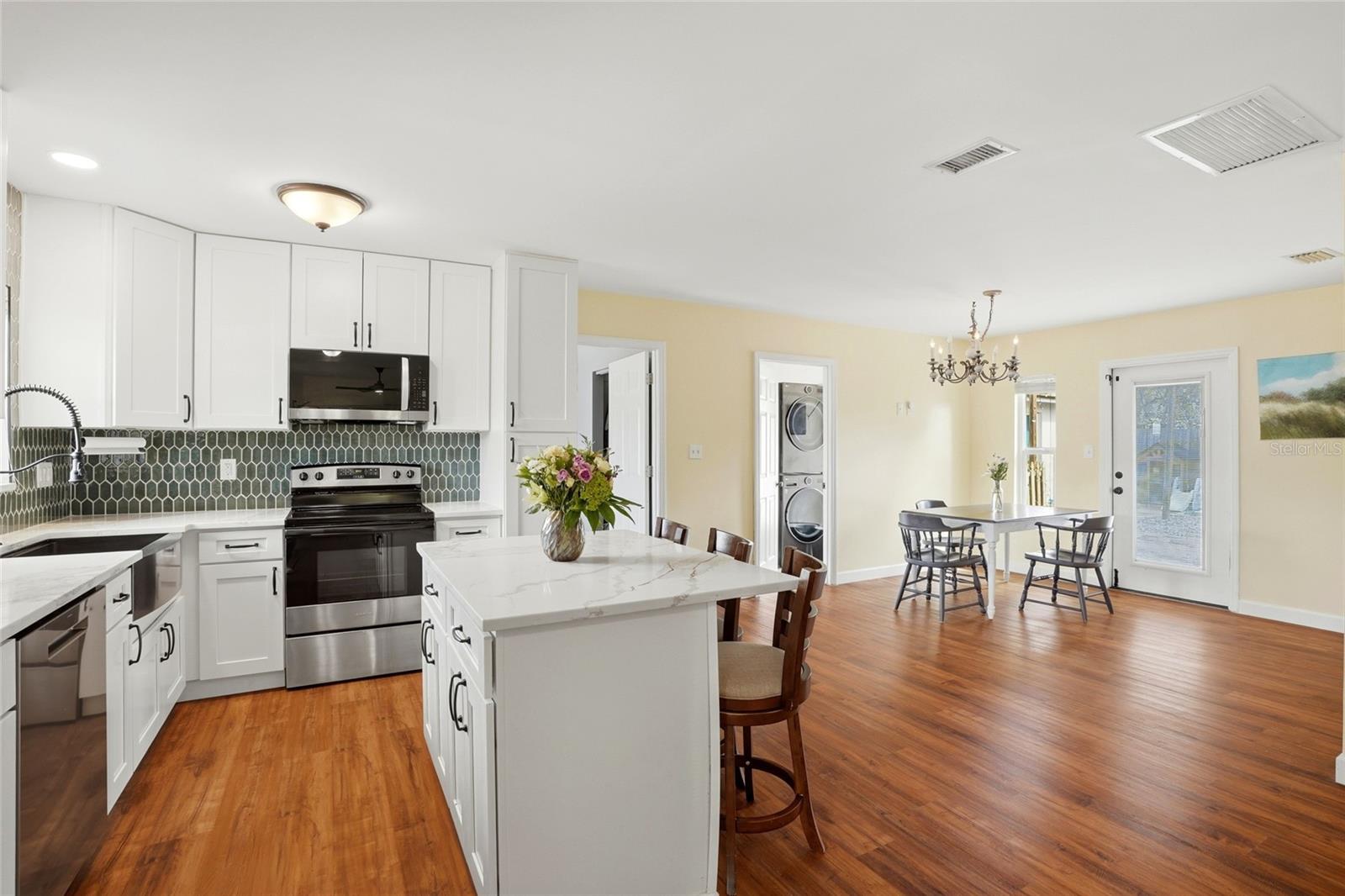 Image 3 of 40 For 5517 Pershing Street Ne