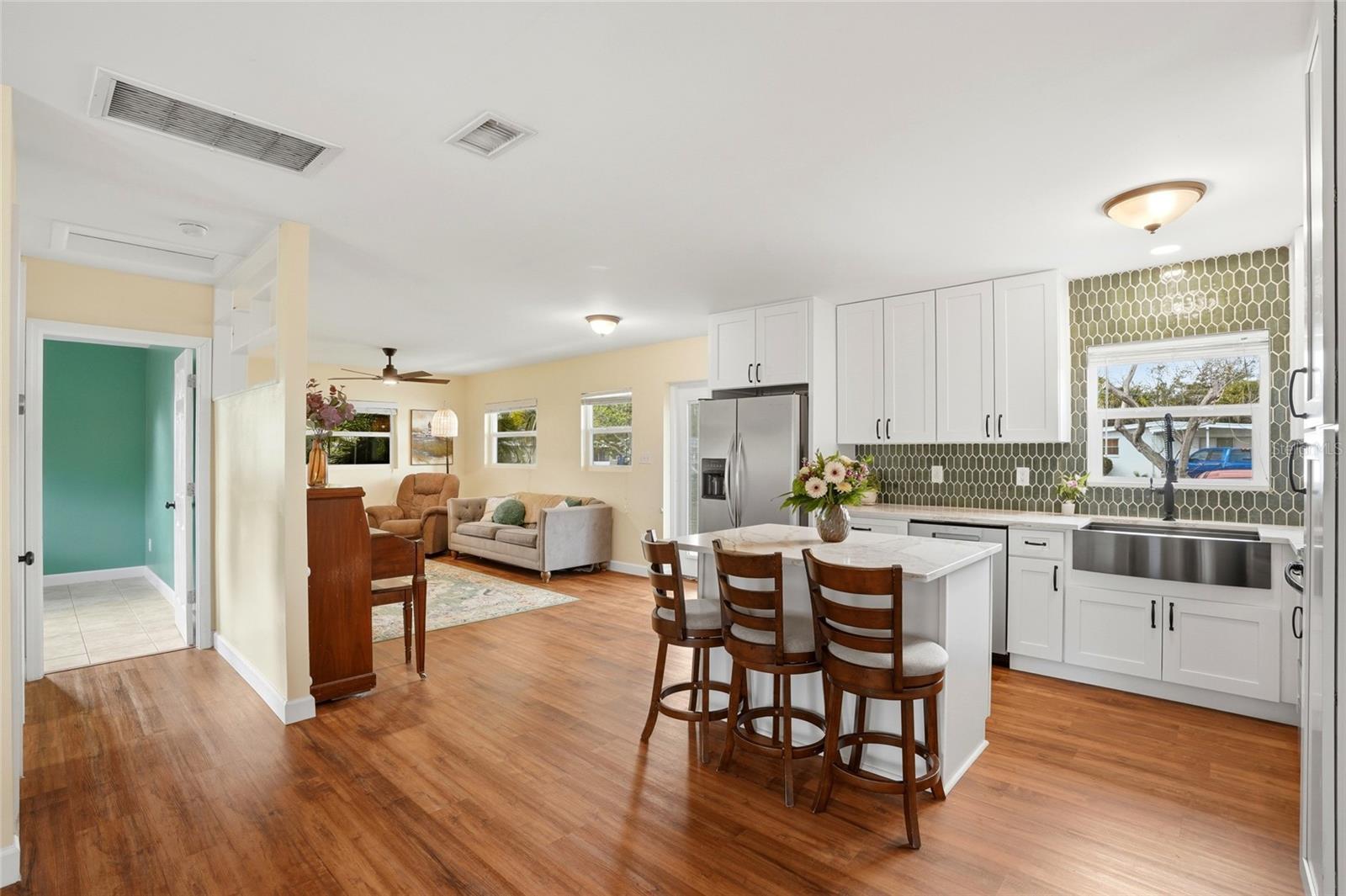 Image 6 of 40 For 5517 Pershing Street Ne