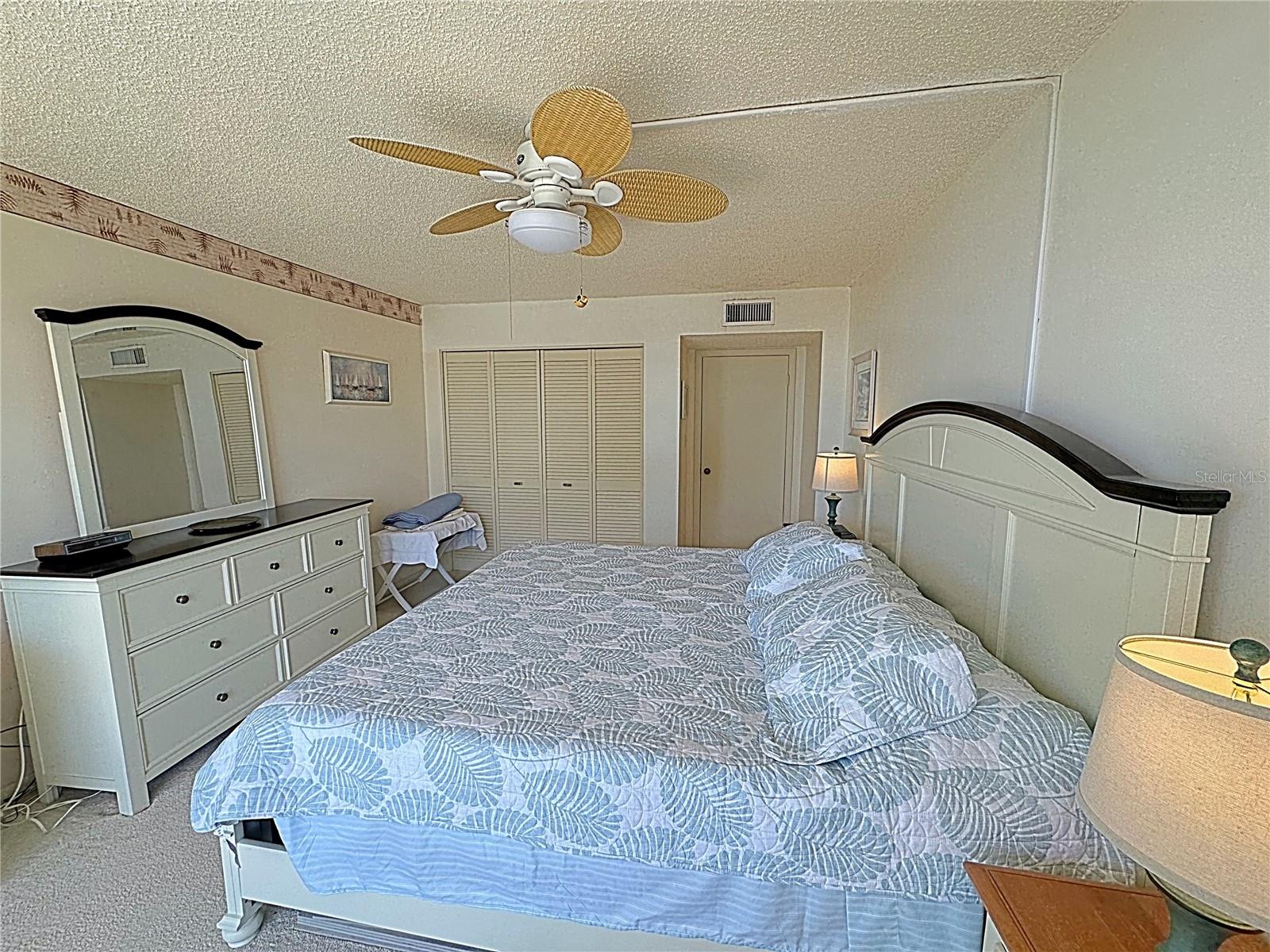 Image 15 of 48 For 1460 Gulf Boulevard 411