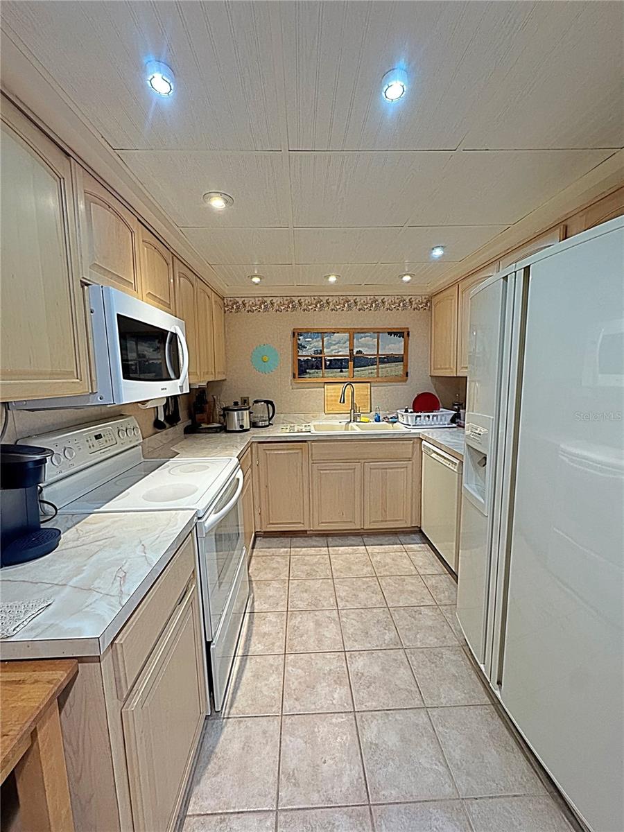 Image 20 of 48 For 1460 Gulf Boulevard 411