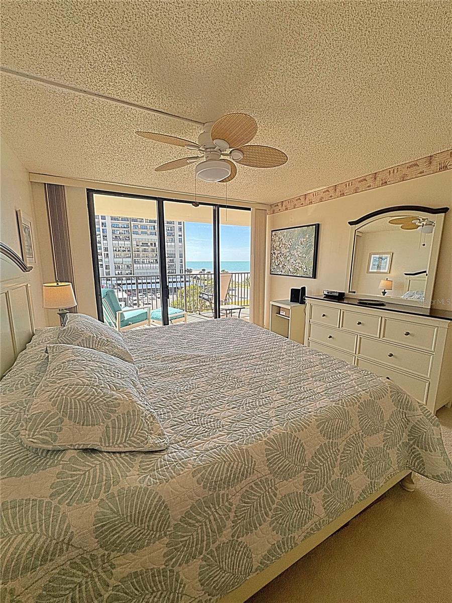 Image 24 of 48 For 1460 Gulf Boulevard 411