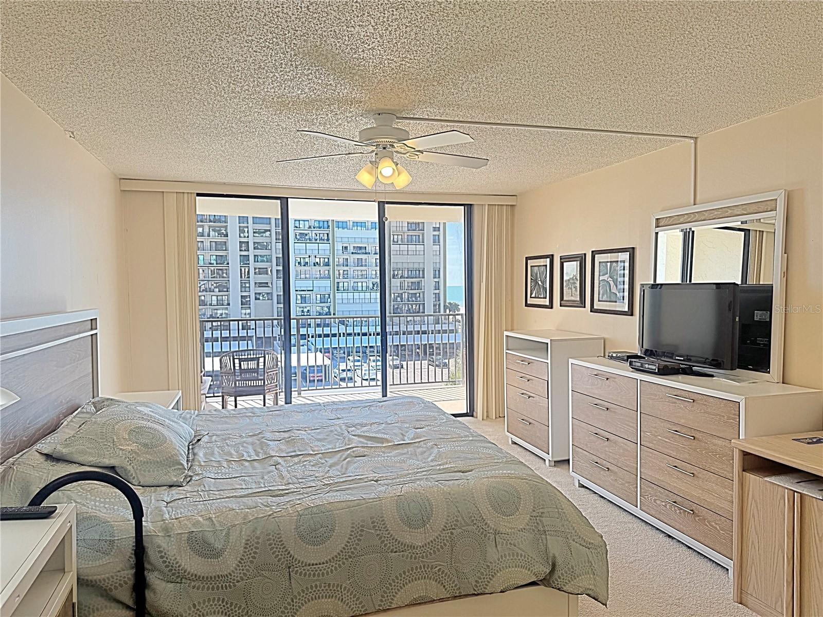 Image 29 of 48 For 1460 Gulf Boulevard 411