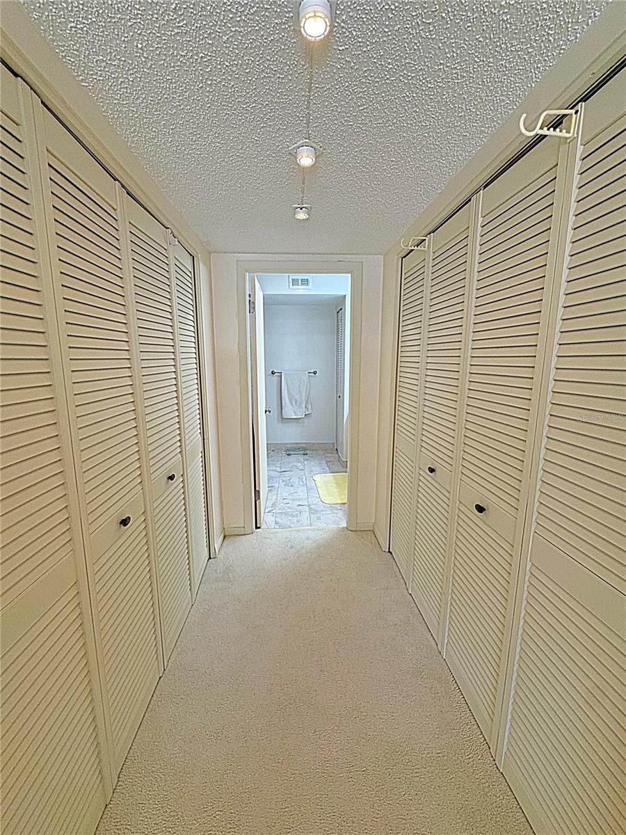 Image 31 of 48 For 1460 Gulf Boulevard 411