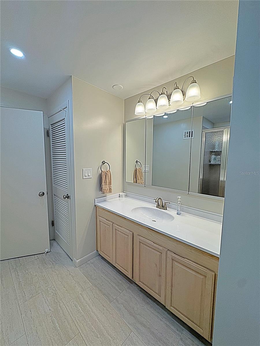 Image 32 of 48 For 1460 Gulf Boulevard 411