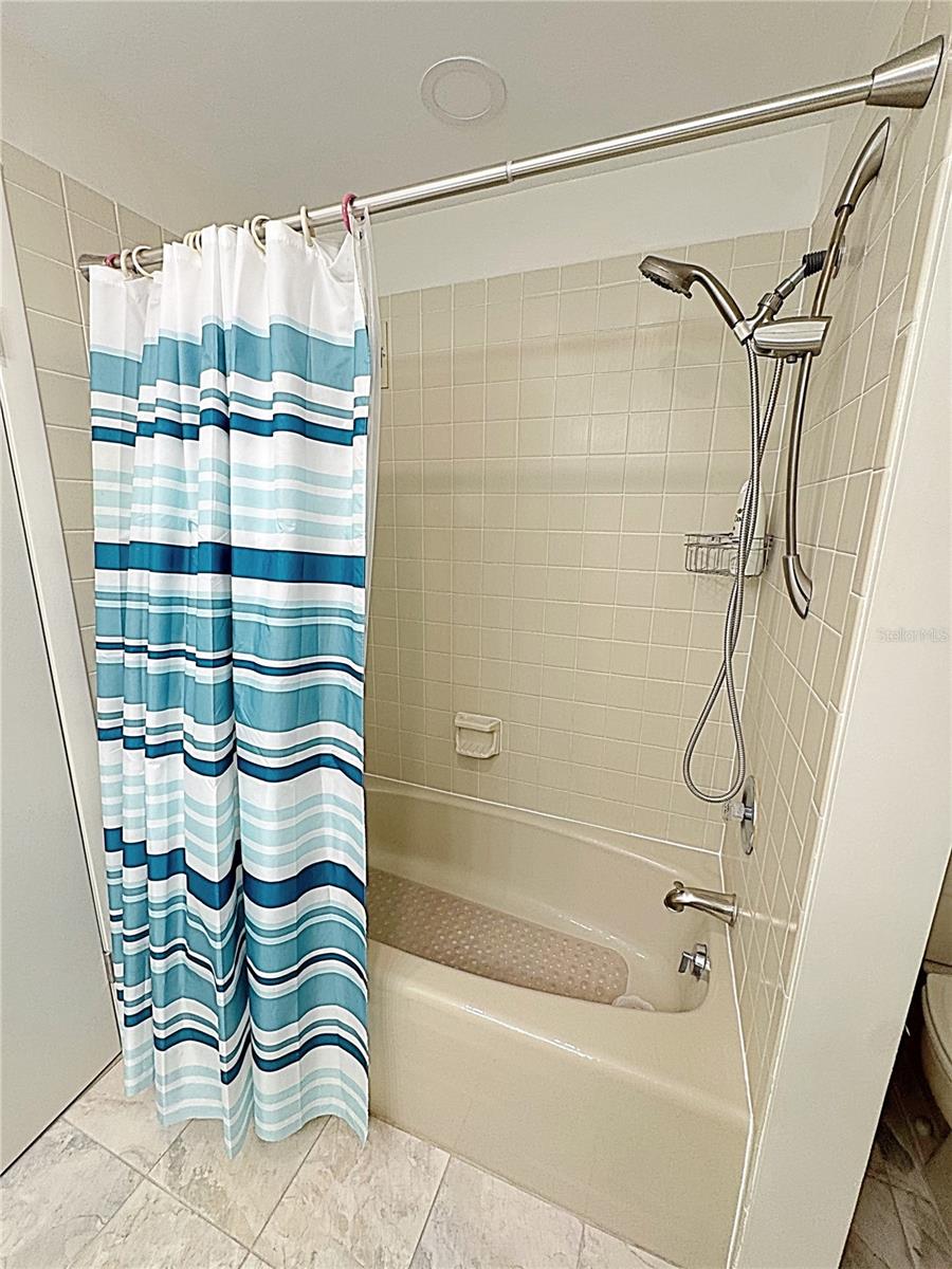 Image 36 of 48 For 1460 Gulf Boulevard 411