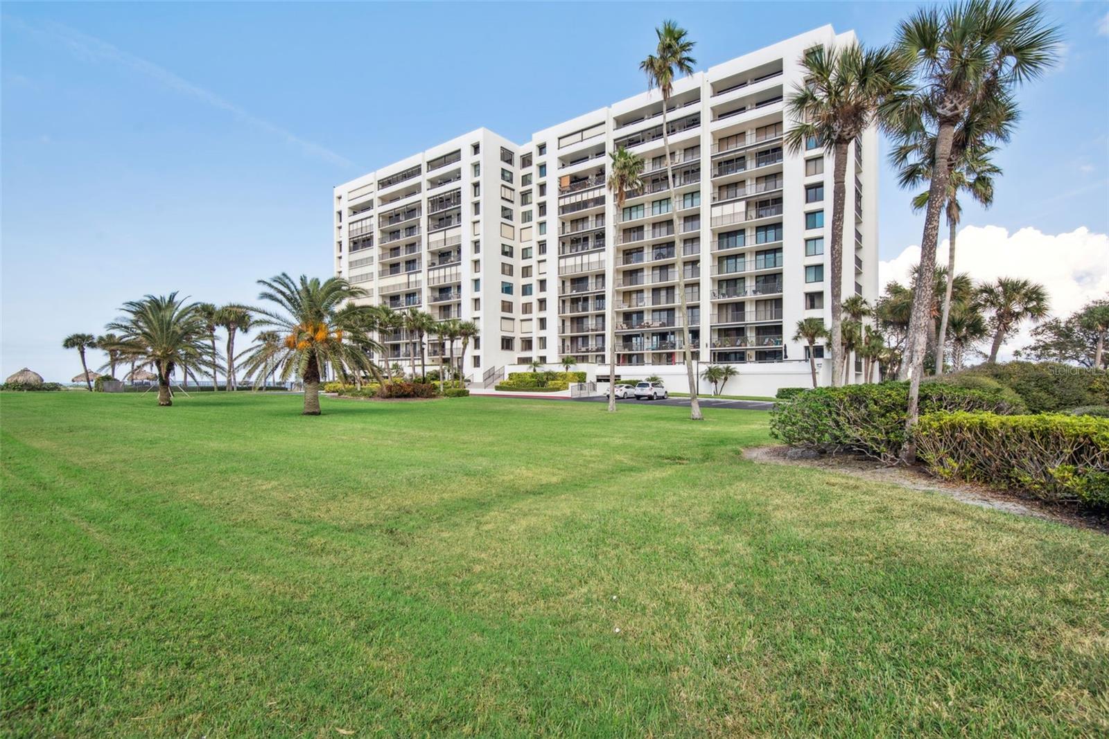 Image 43 of 48 For 1460 Gulf Boulevard 411