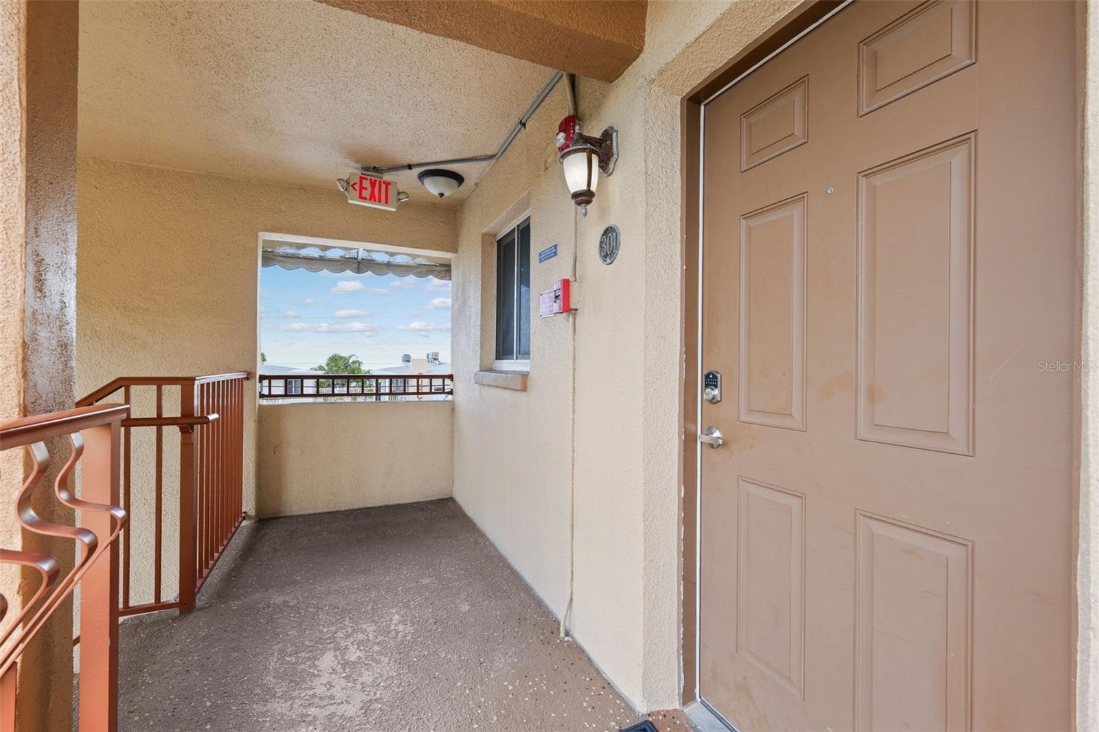 Image 43 of 56 For 10265 Gulf Boulevard A301