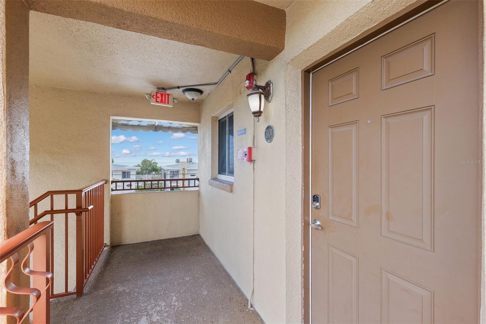 Image 44 of 56 For 10265 Gulf Boulevard A301