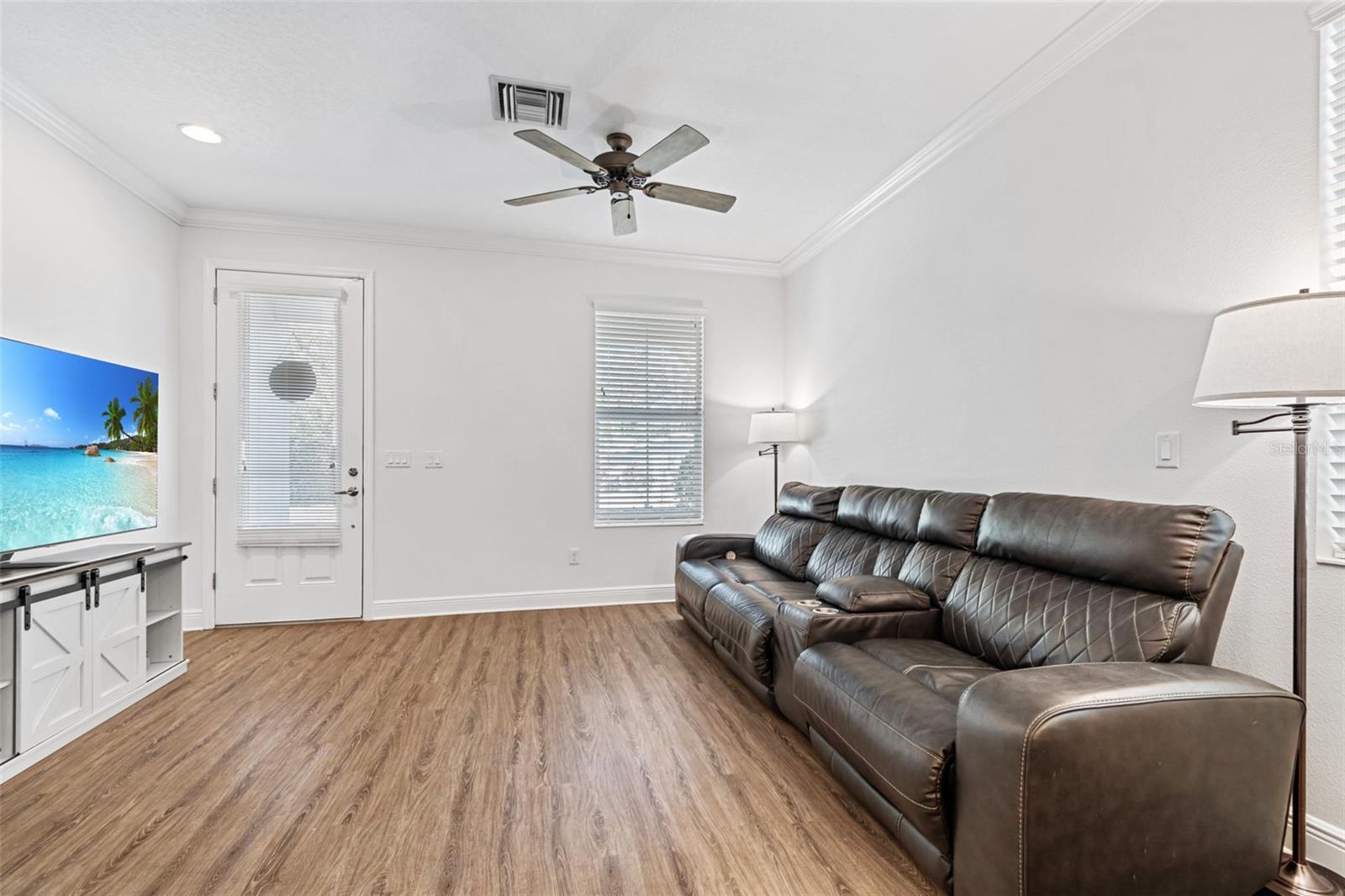 Image 11 of 69 For 638 Jetstar Lane