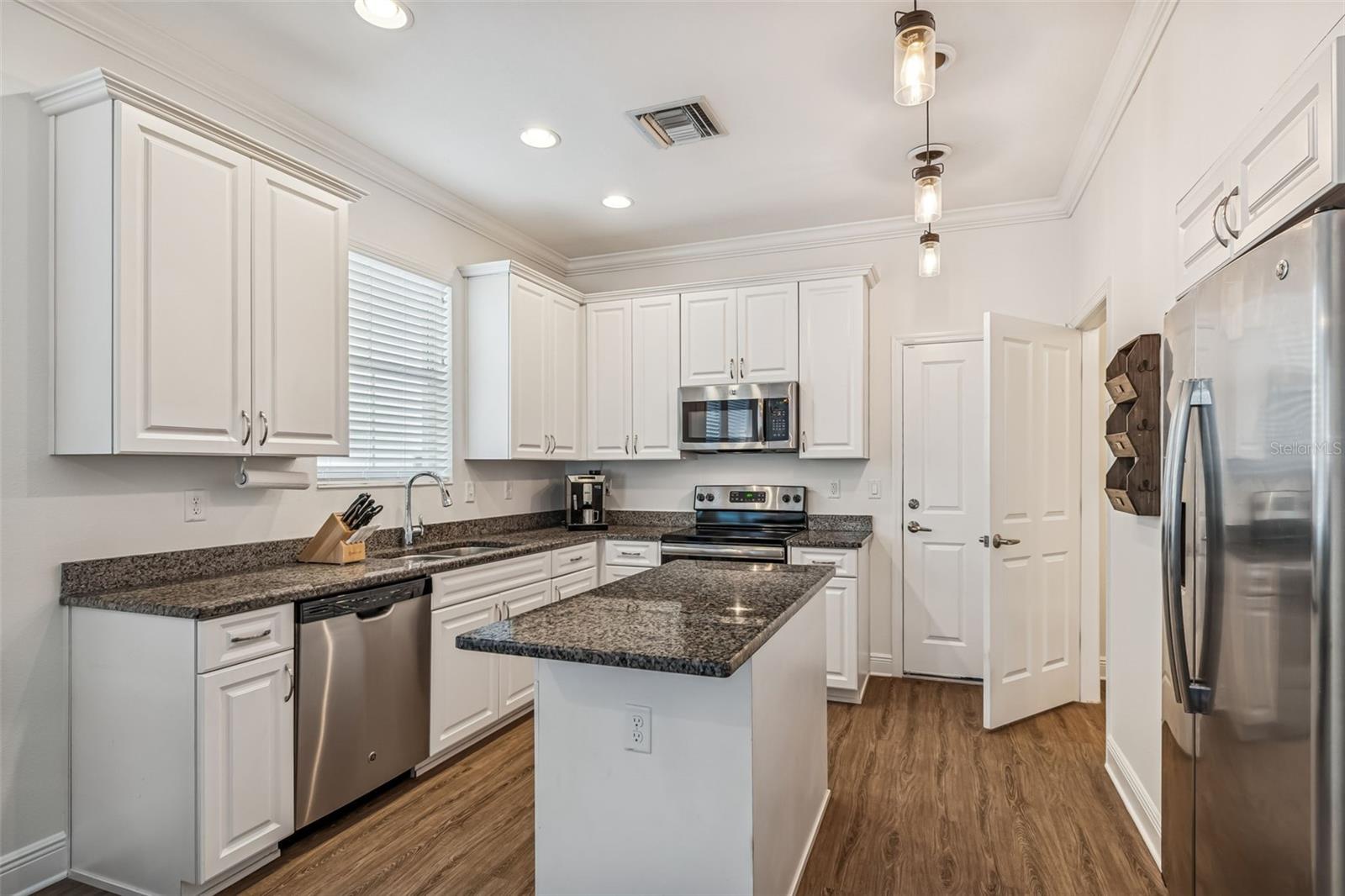 Image 16 of 69 For 638 Jetstar Lane