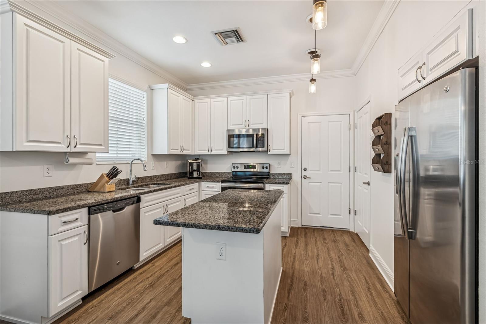 Image 18 of 69 For 638 Jetstar Lane