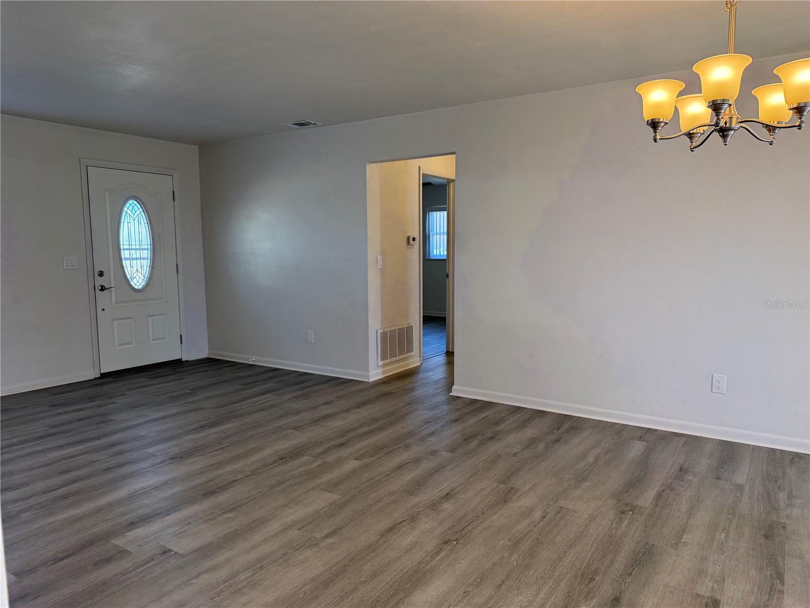 Image 5 of 44 For 2077 Envoy Court