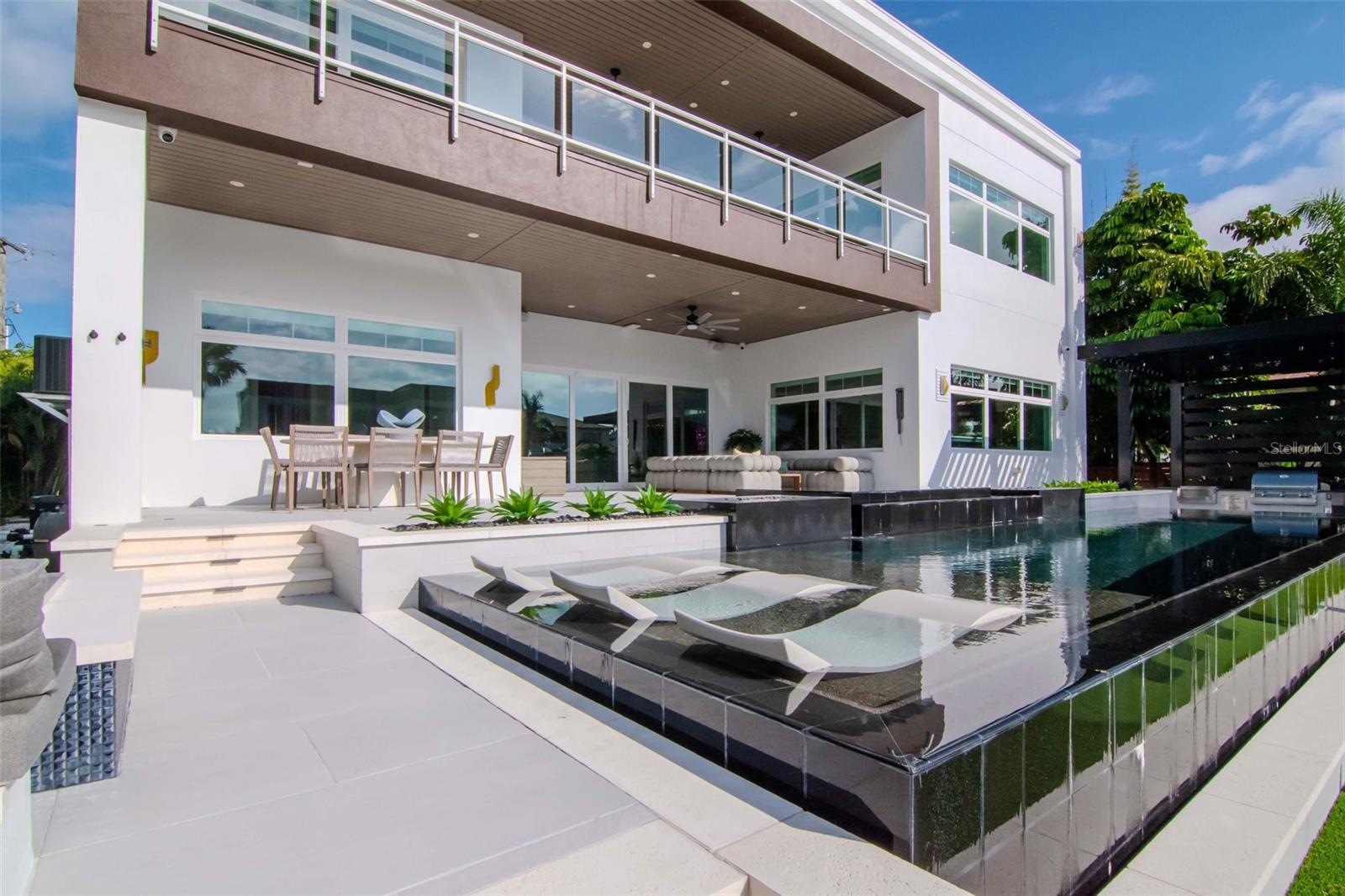 Image 37 of 42 For 4936 San Rafael Street