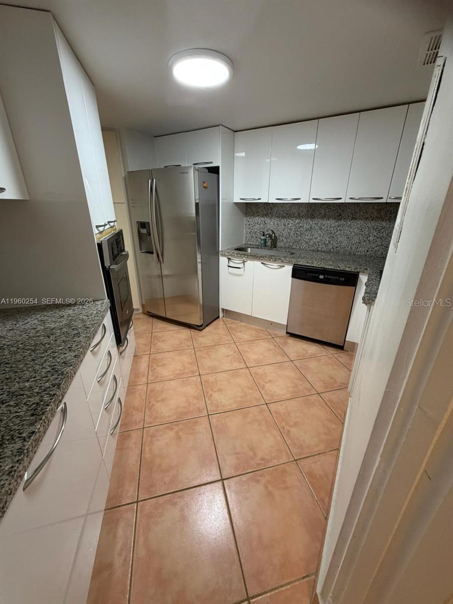 Image 13 of 36 For 999 Brickell Bay Drive 1202