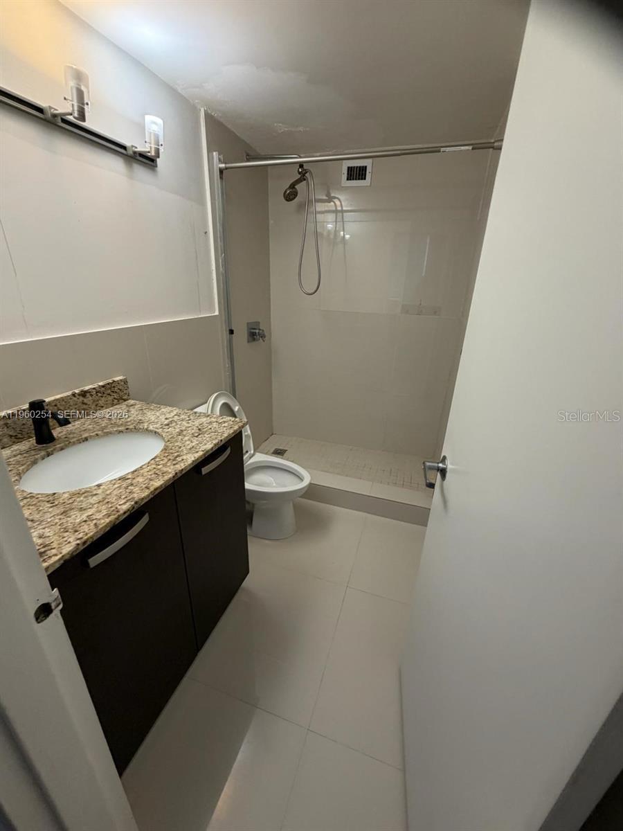 Image 16 of 36 For 999 Brickell Bay Drive 1202