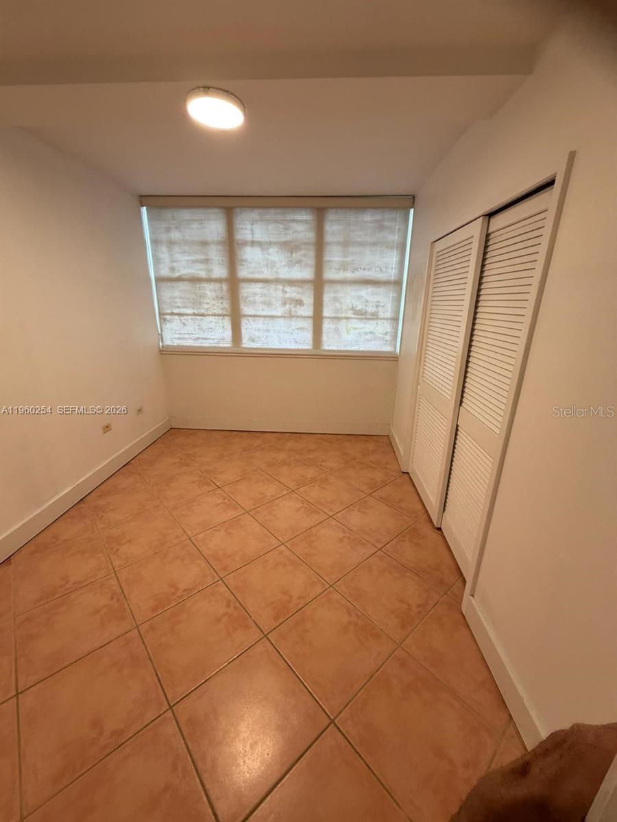 Image 17 of 36 For 999 Brickell Bay Drive 1202