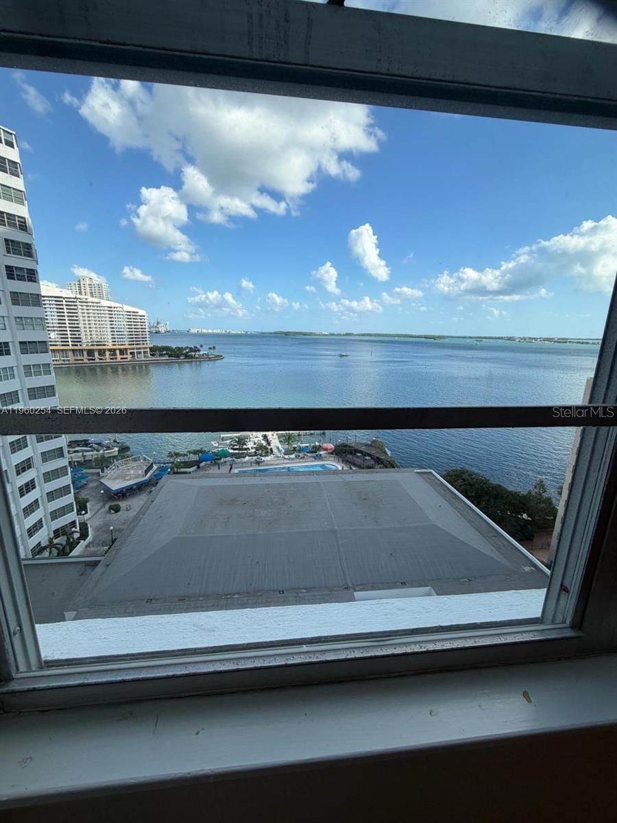 Image 18 of 36 For 999 Brickell Bay Drive 1202