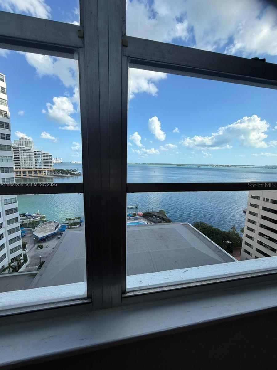 Image 19 of 36 For 999 Brickell Bay Drive 1202