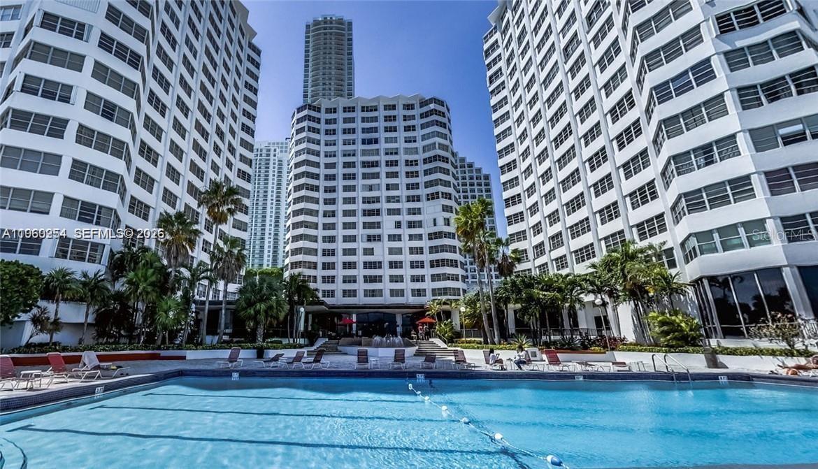 Image 21 of 36 For 999 Brickell Bay Drive 1202