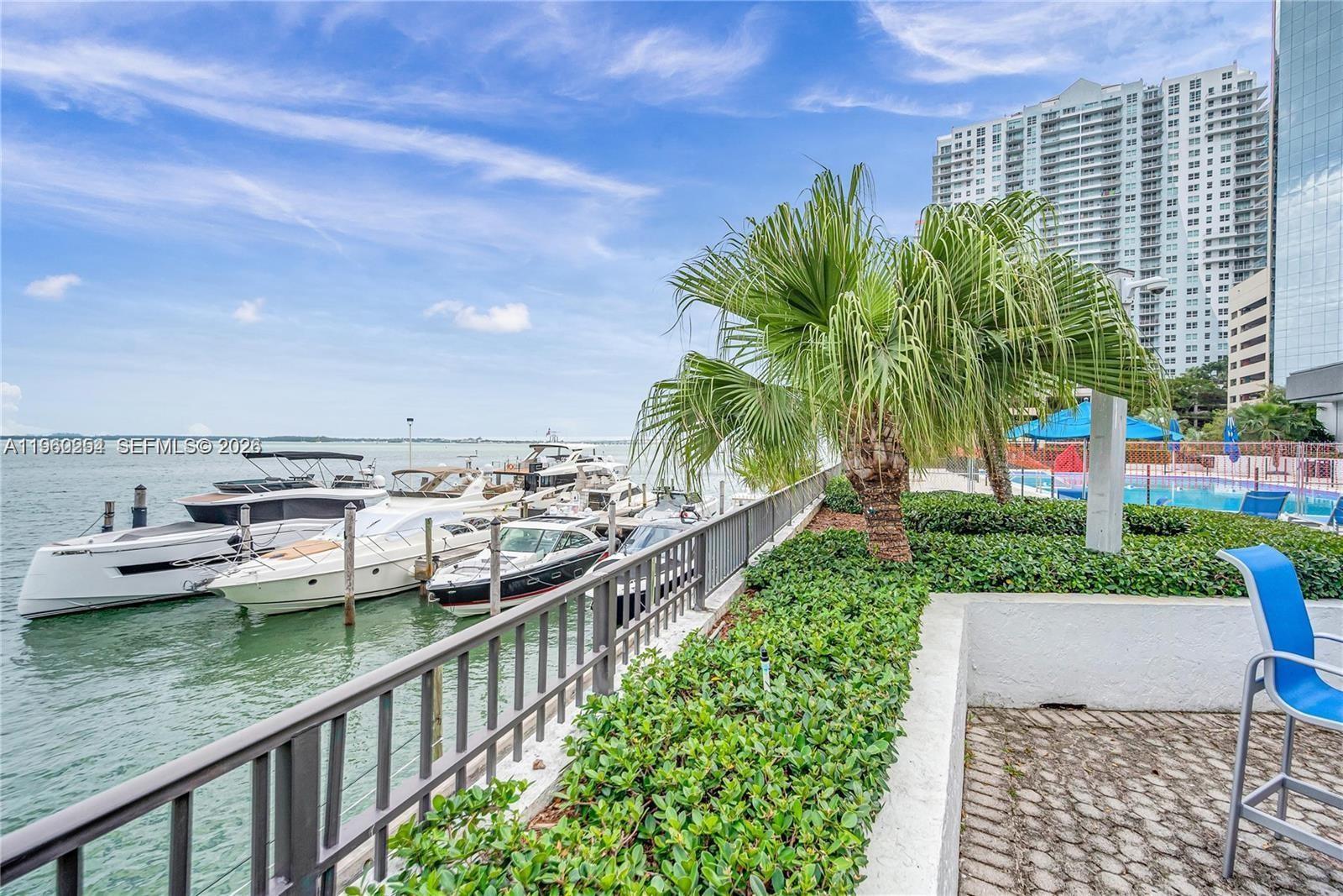 Image 32 of 36 For 999 Brickell Bay Drive 1202