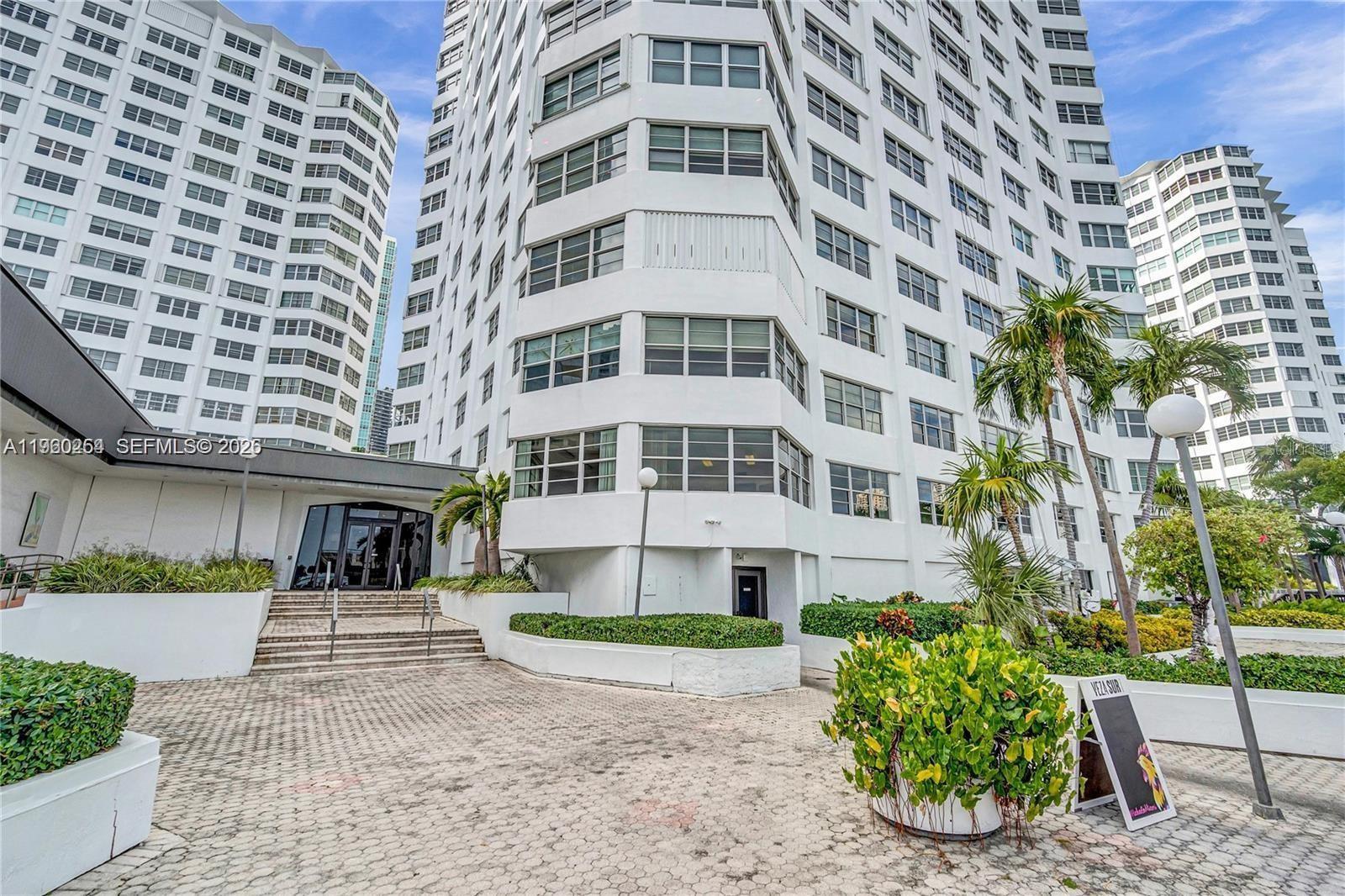 Image 6 of 36 For 999 Brickell Bay Drive 1202