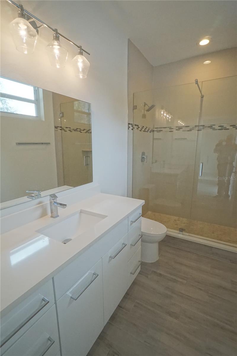 Image 12 of 16 For 4102 Thatcher Avenue A