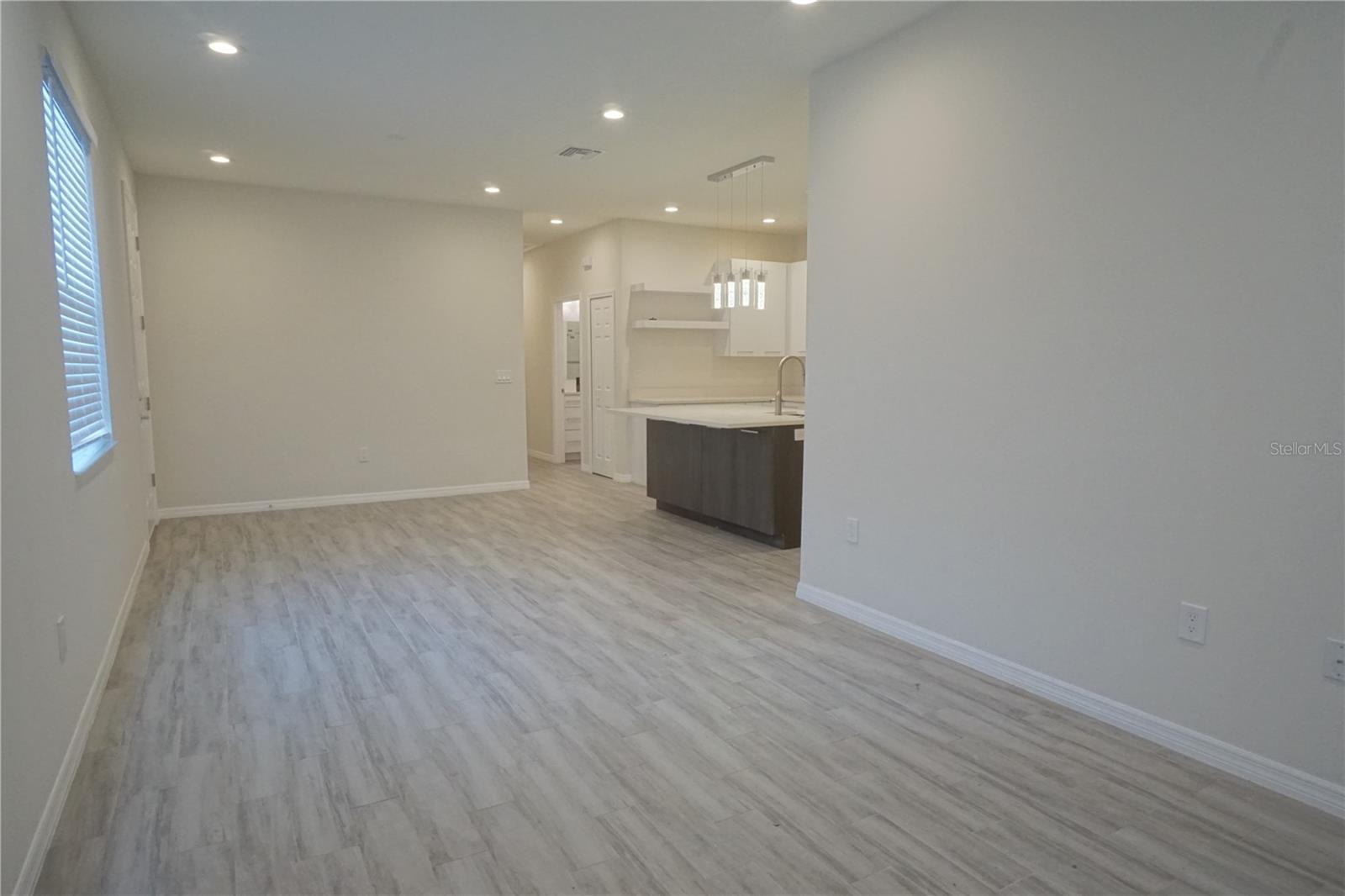 Image 14 of 16 For 4102 Thatcher Avenue A