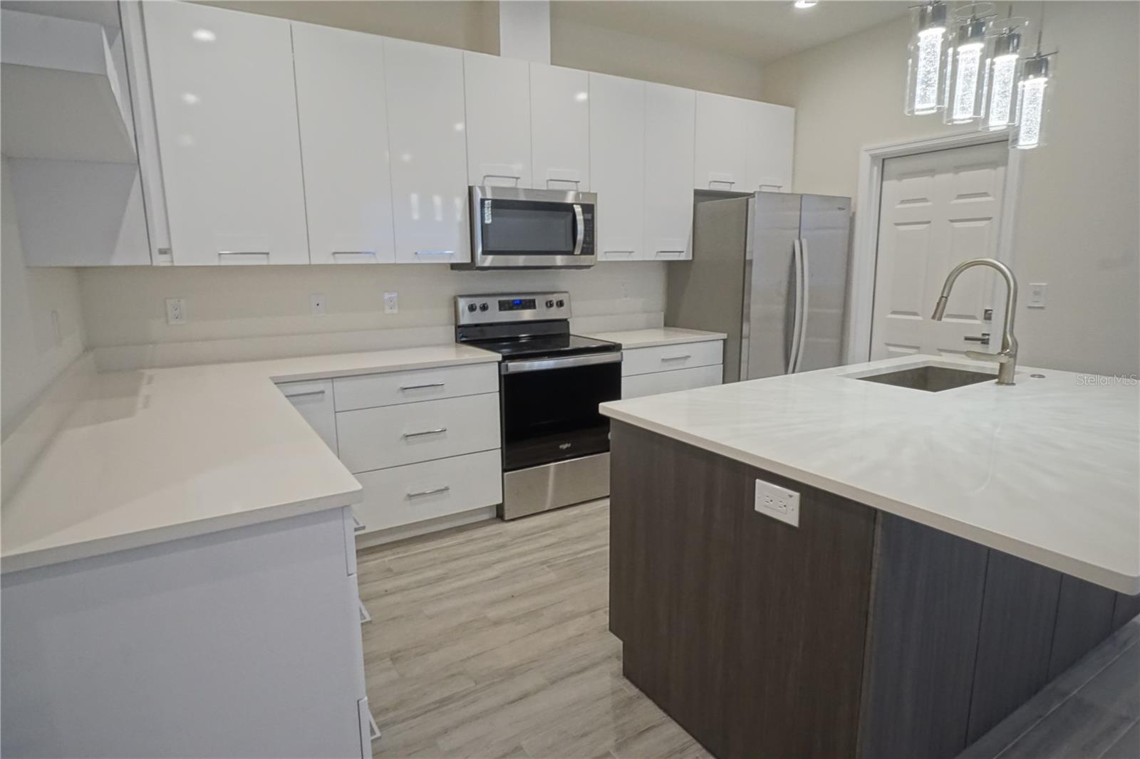 Image 4 of 16 For 4102 Thatcher Avenue A