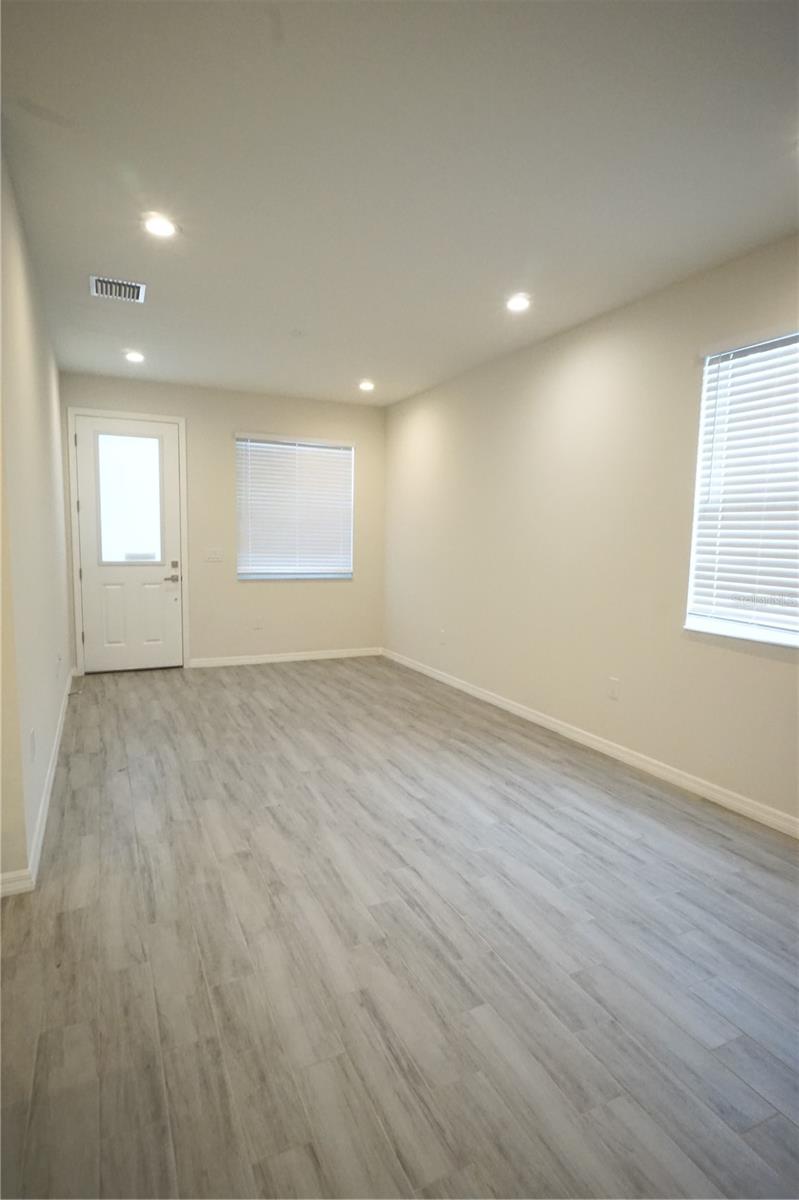 Image 5 of 16 For 4102 Thatcher Avenue A