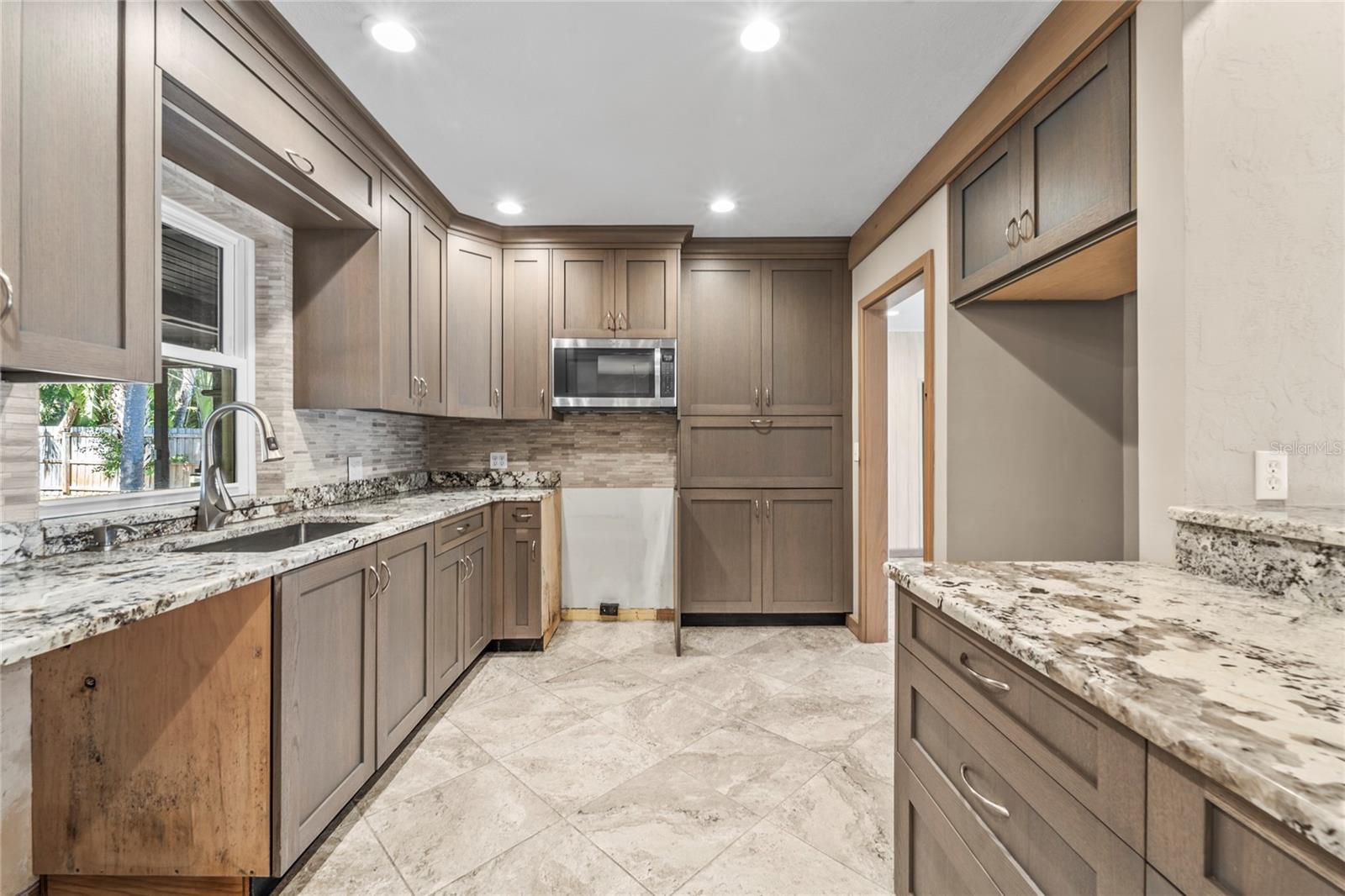 Image 20 of 73 For 3110 De Bazan Avenue