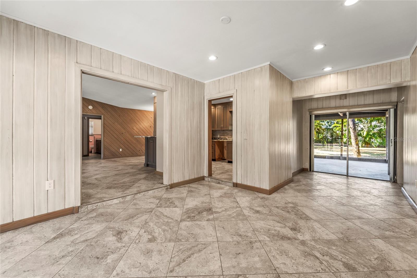 Image 25 of 73 For 3110 De Bazan Avenue