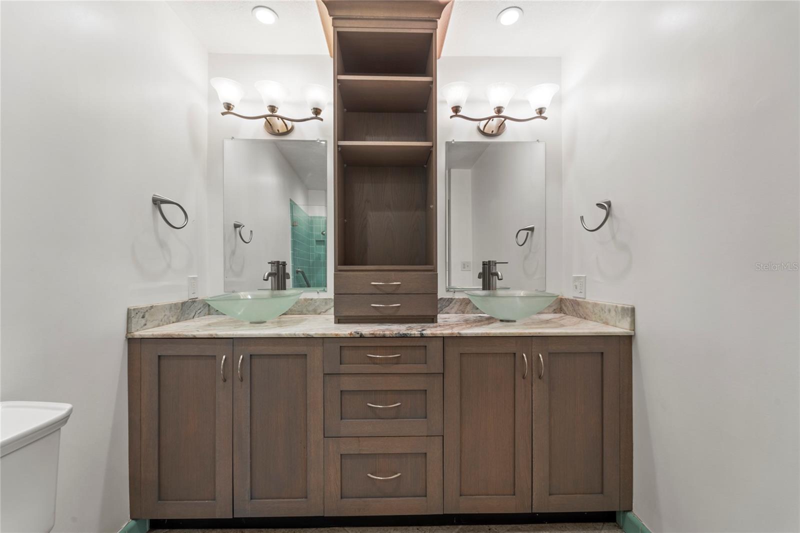 Image 45 of 73 For 3110 De Bazan Avenue