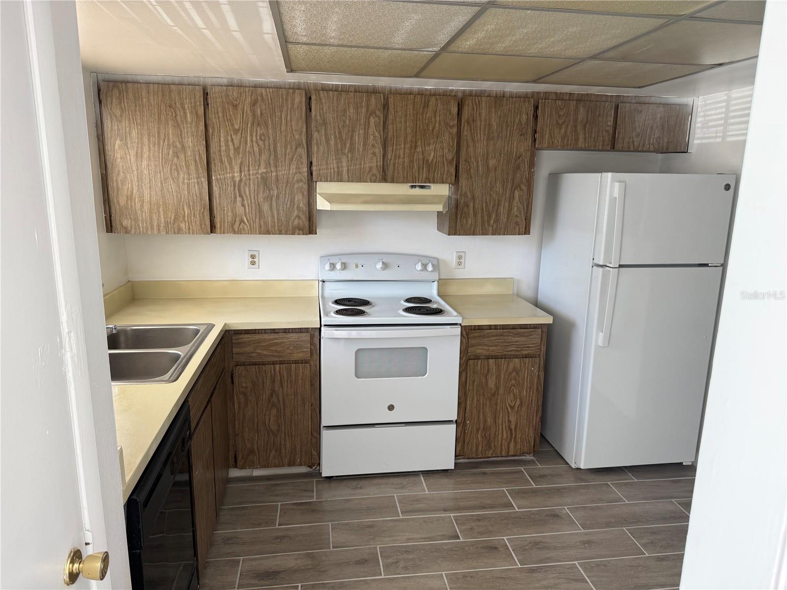 Image 3 of 8 For 7189 Balboa Drive 7189