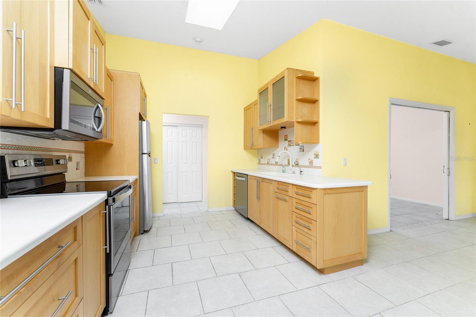 Image 12 of 32 For 302 Singapore Rd