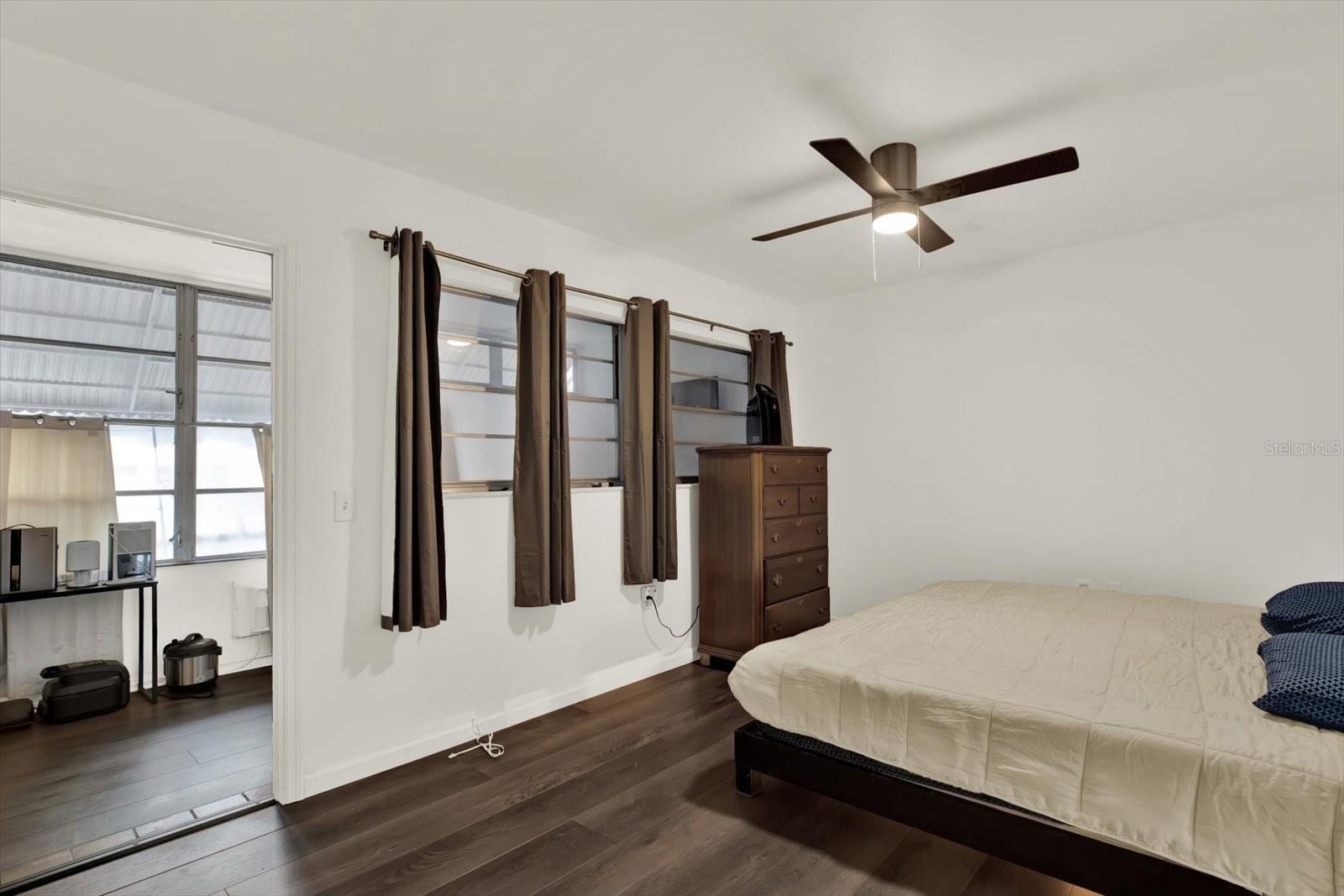 Listing photo id 9 for 6015 19th Street N 216