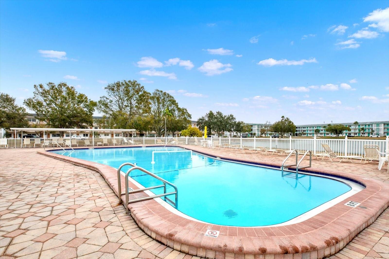 Listing photo id 14 for 6015 19th Street N 216