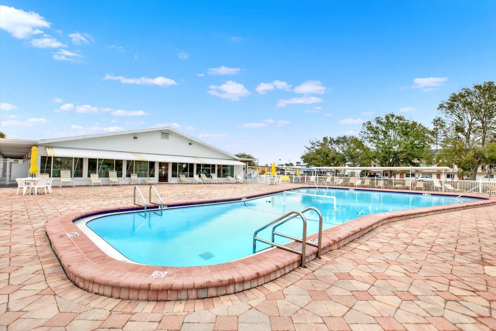 Listing photo id 15 for 6015 19th Street N 216