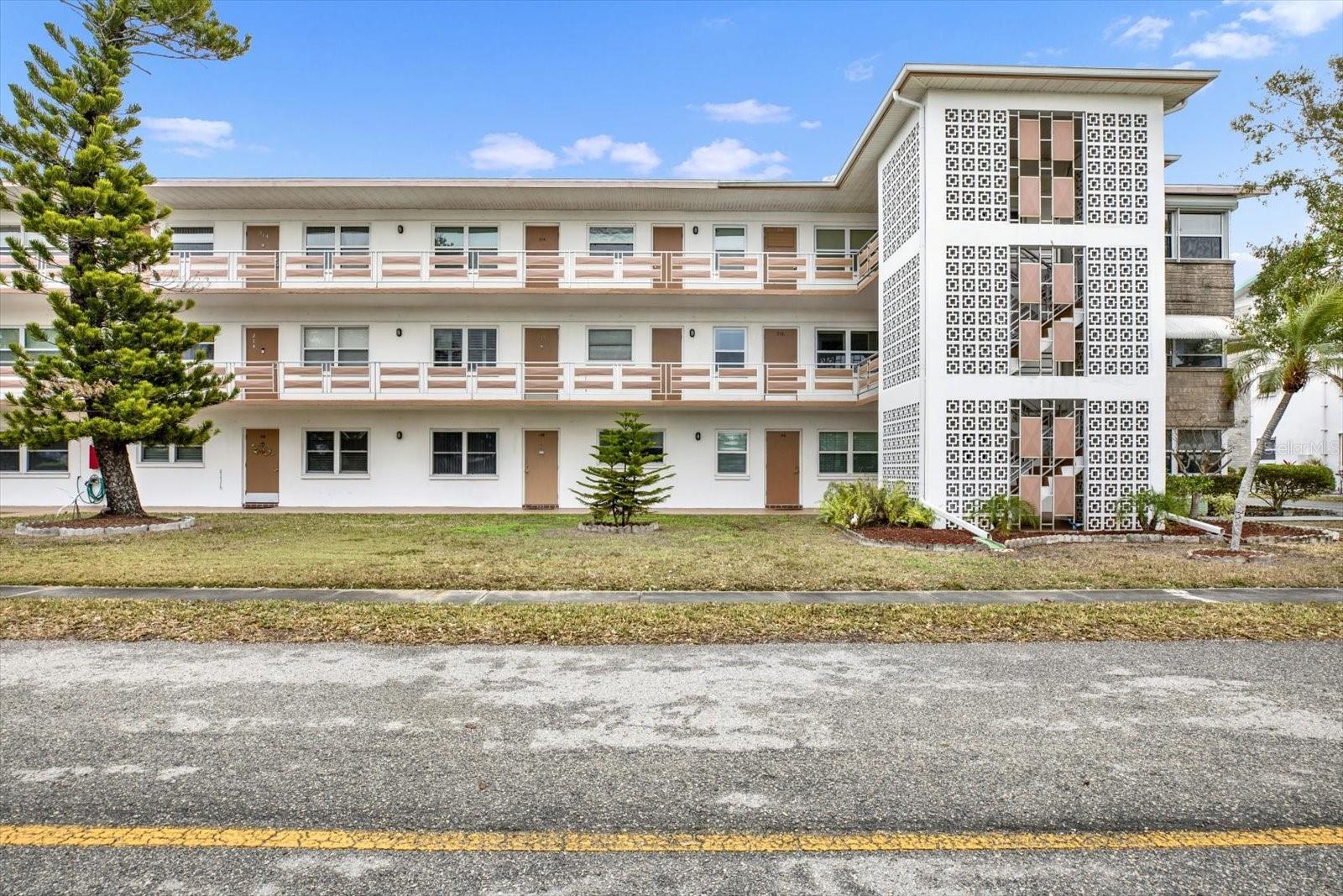 Listing photo id 26 for 6015 19th Street N 216