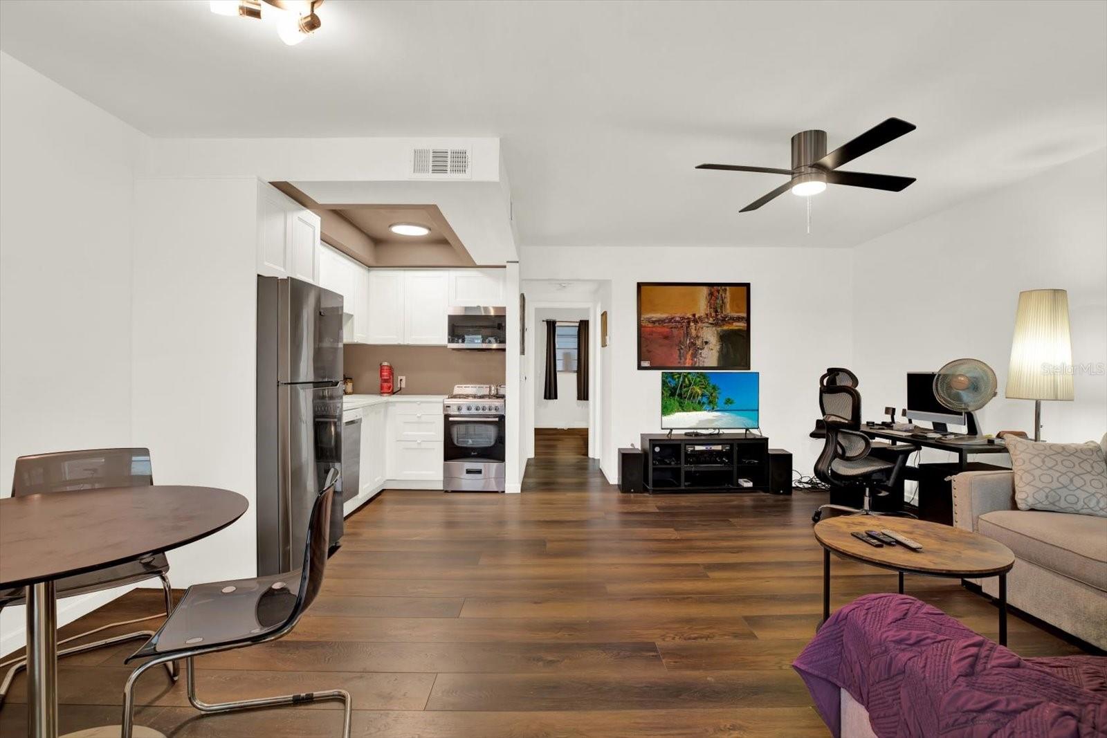 Listing photo id 3 for 6015 19th Street N 216