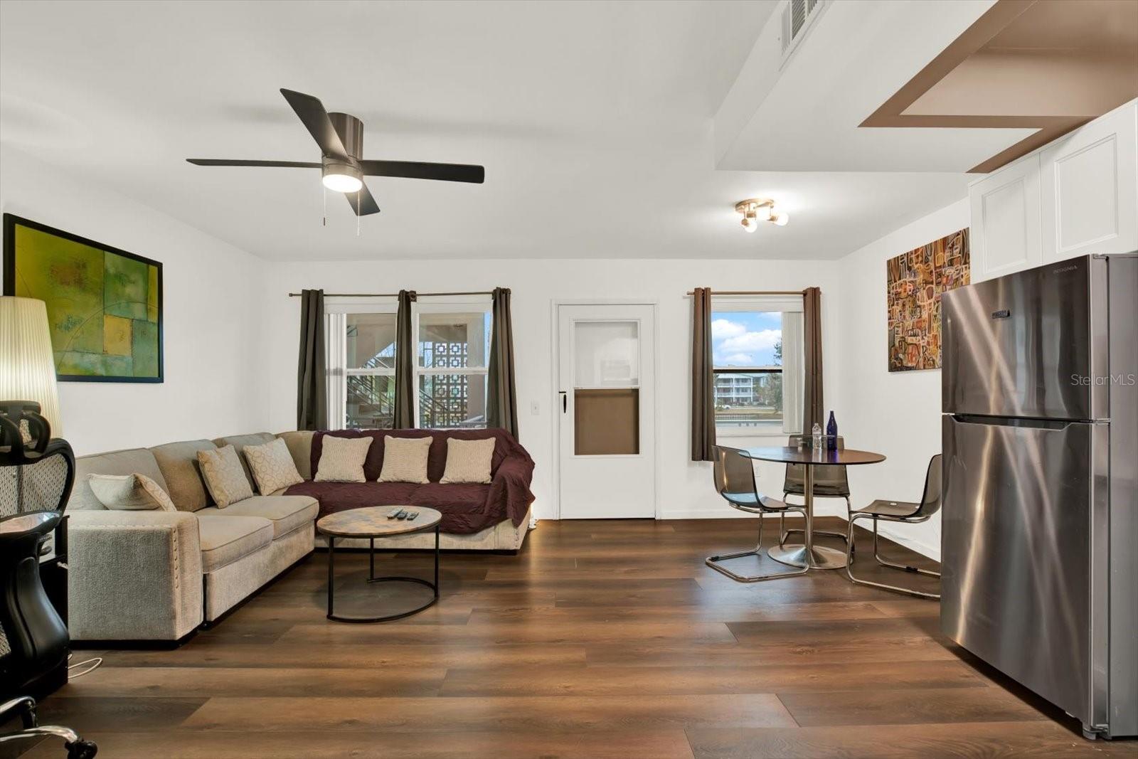 Listing photo id 4 for 6015 19th Street N 216