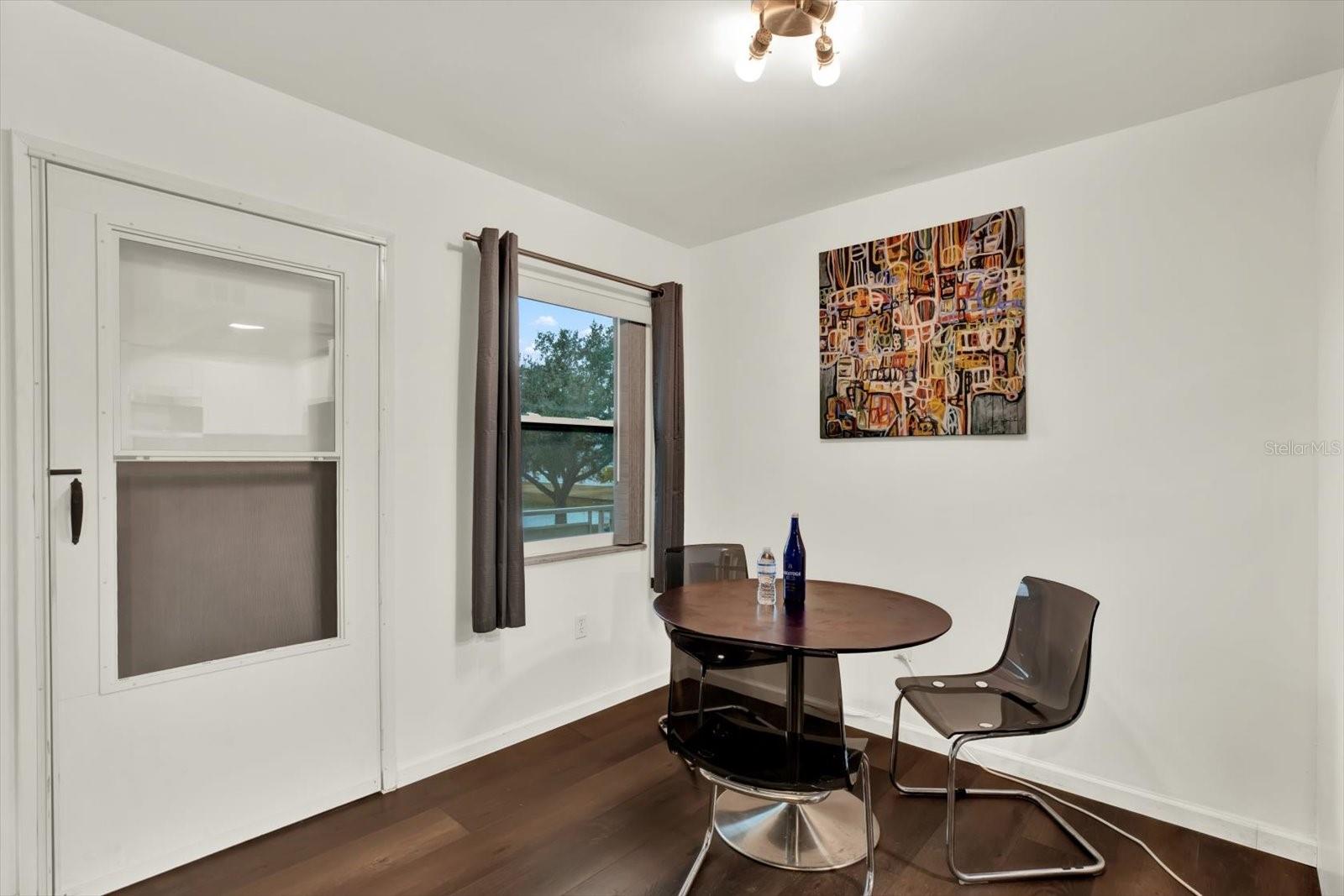 Listing photo id 7 for 6015 19th Street N 216