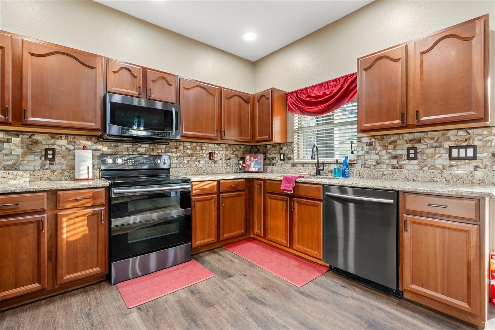 Image 19 of 66 For 11012 Oyster Bay Circle