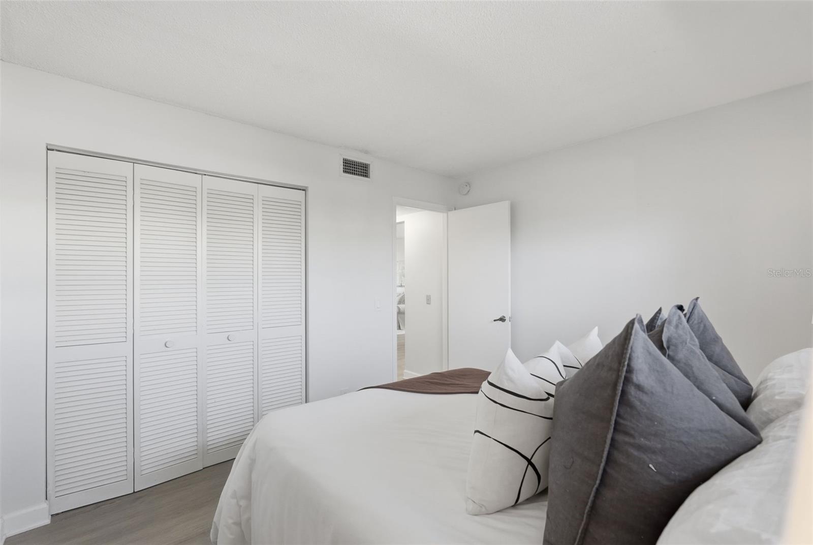 Image 16 of 33 For 6291 Bahia Del Mar Circle 116