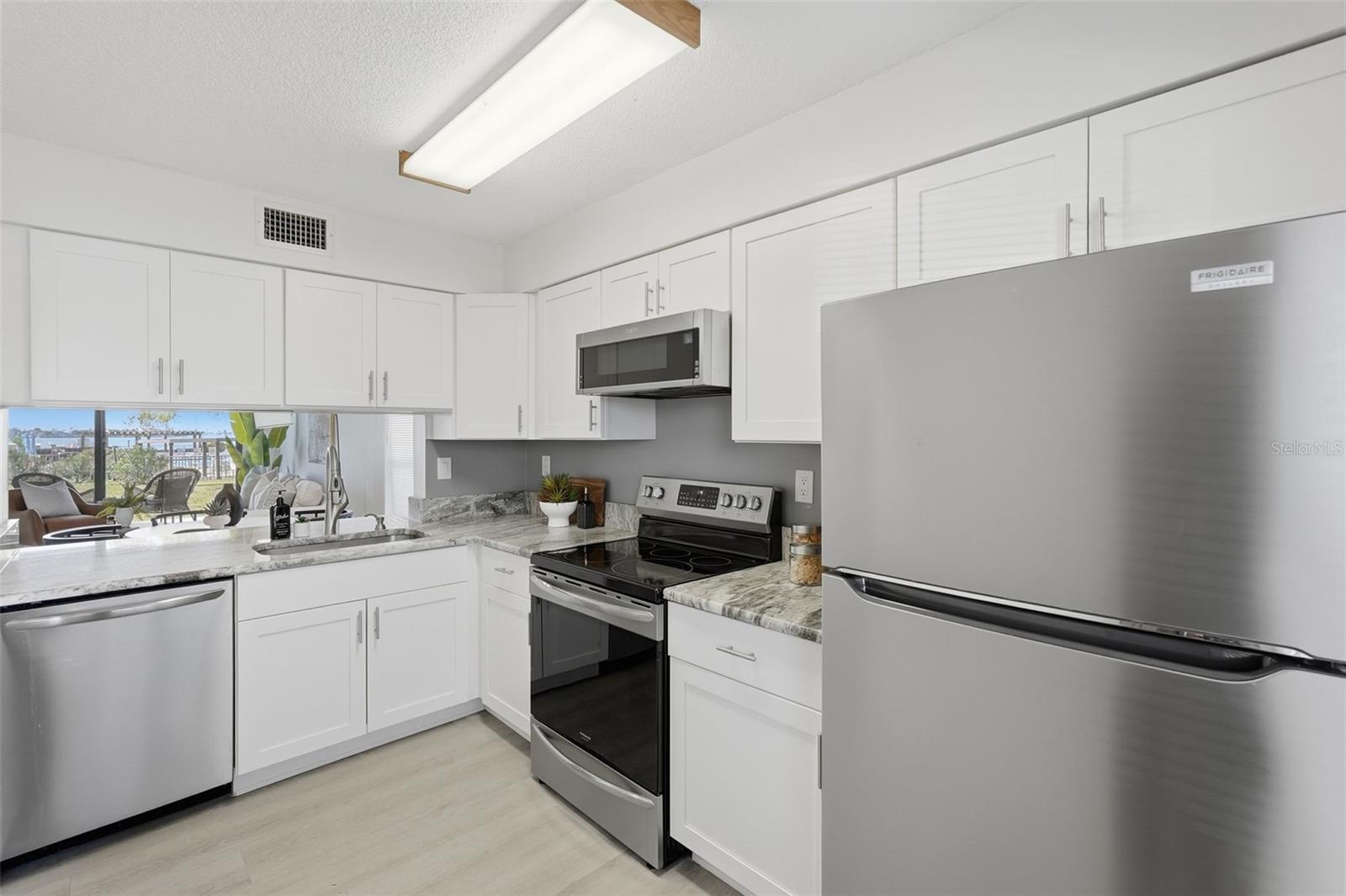 Image 6 of 33 For 6291 Bahia Del Mar Circle 116