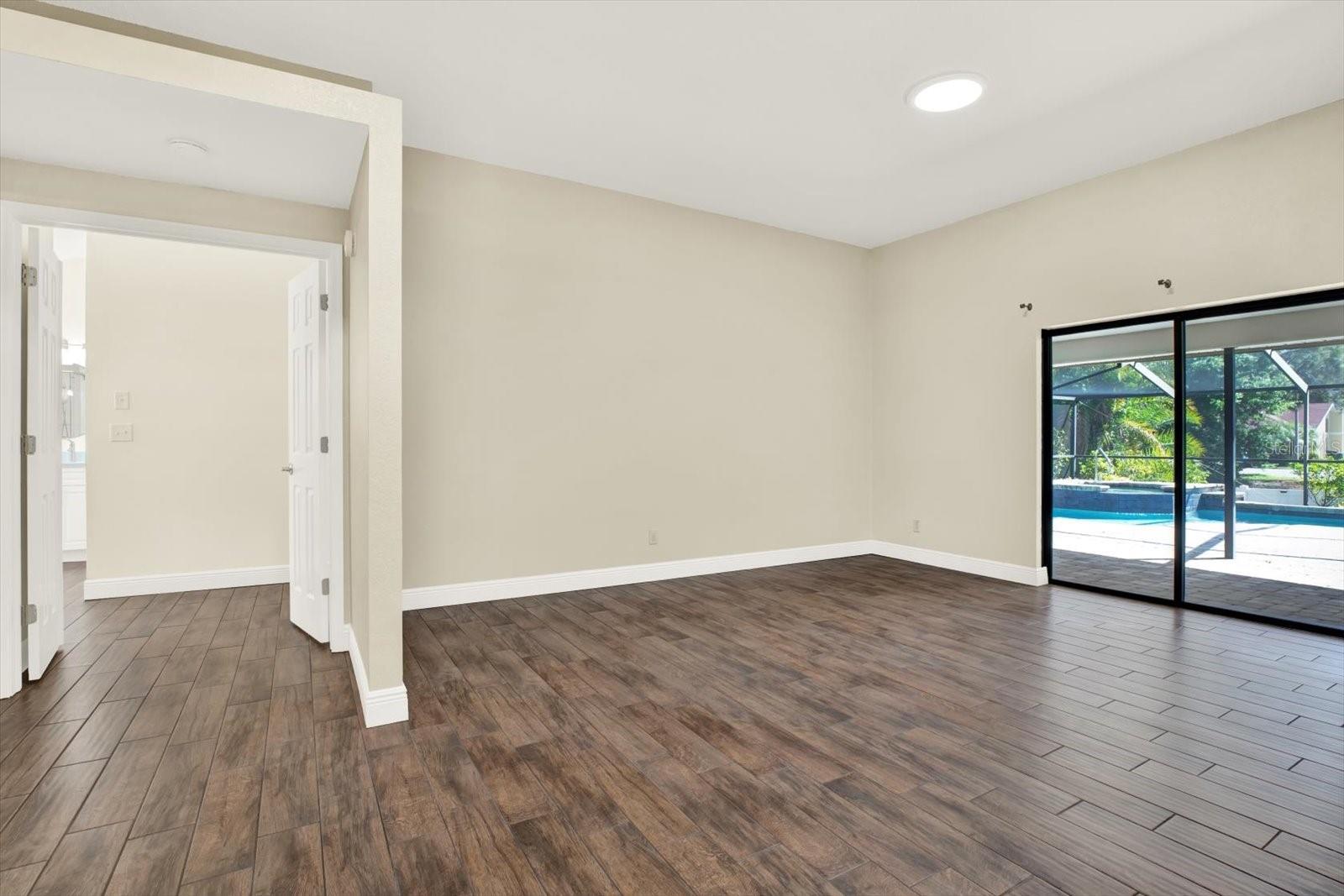 Image 13 of 33 For 447 Whispering Lakes Boulevard