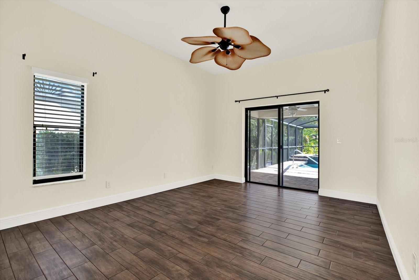 Image 15 of 33 For 447 Whispering Lakes Boulevard