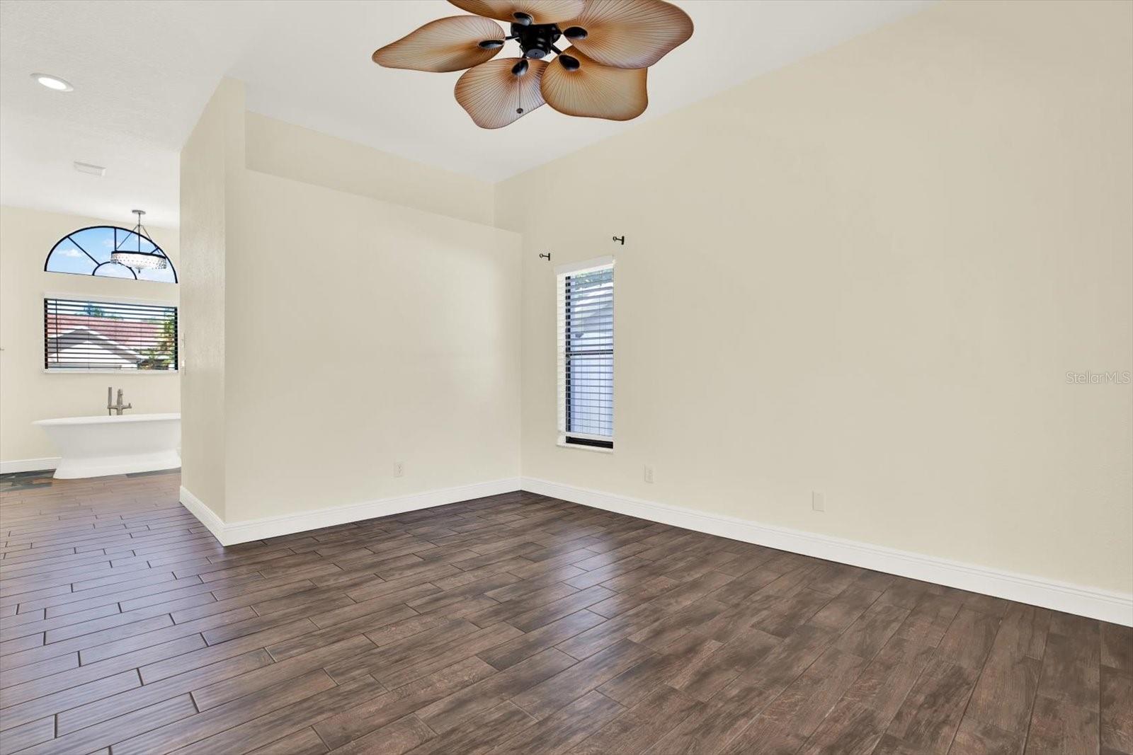 Image 16 of 33 For 447 Whispering Lakes Boulevard